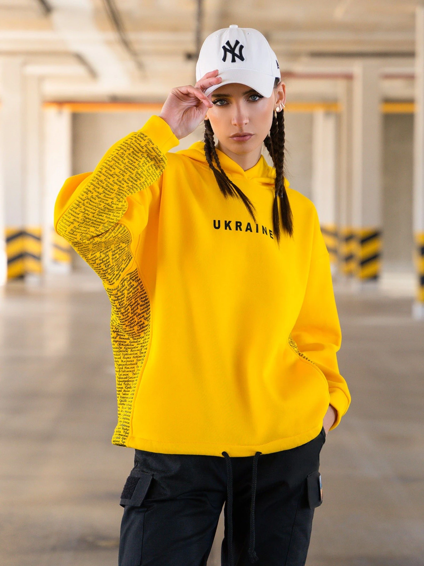 Худи и свитшоты ISSA Plus модель 13605_yellow Худи и свитшоты ISSA Plus модель 13605_yellow Фото