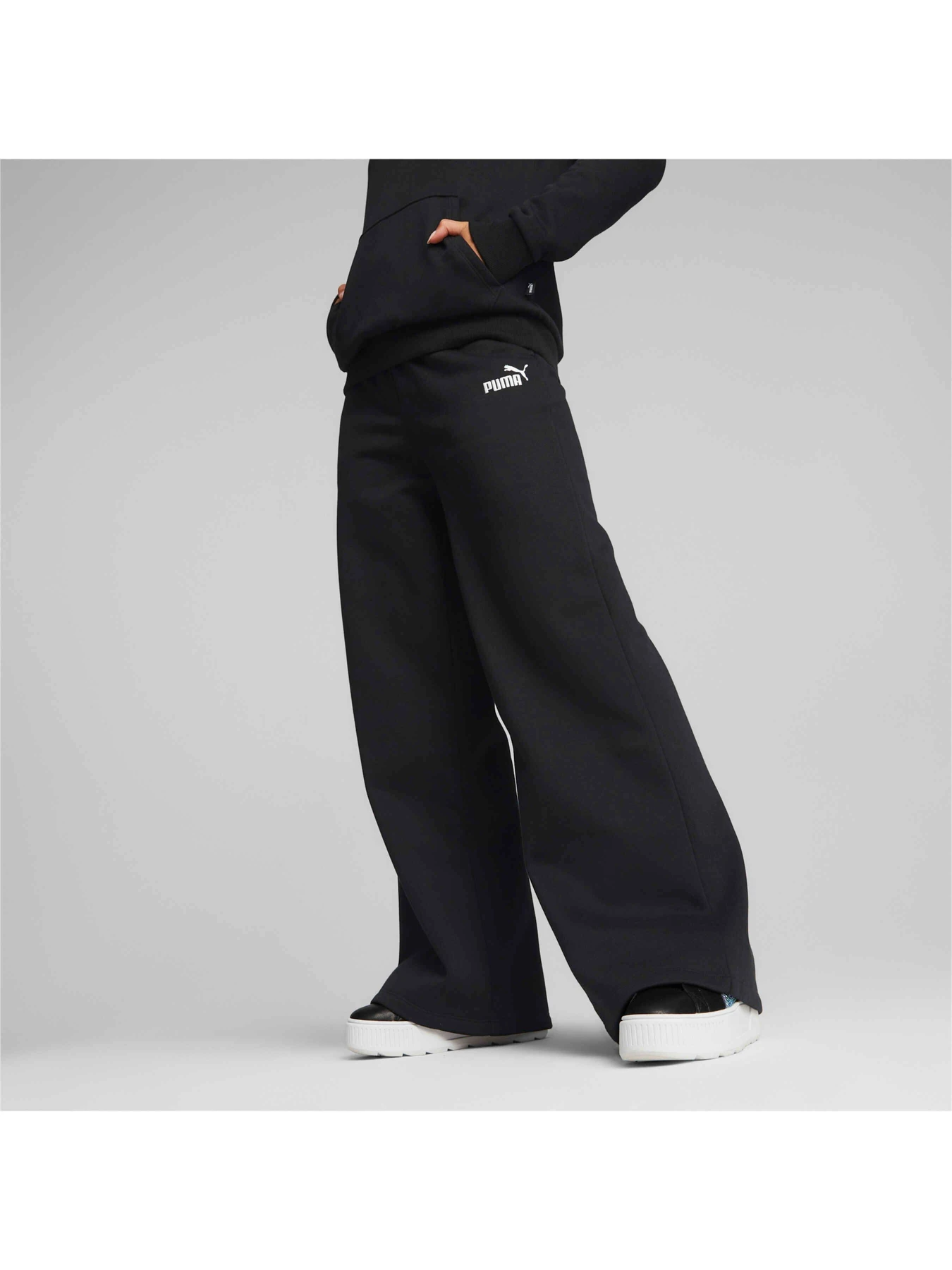 Брюки PUMA Ess+ Embroidery Wide Pants модель 670006 Брюки PUMA Ess+ Embroidery Wide Pants модель 670006 Фото