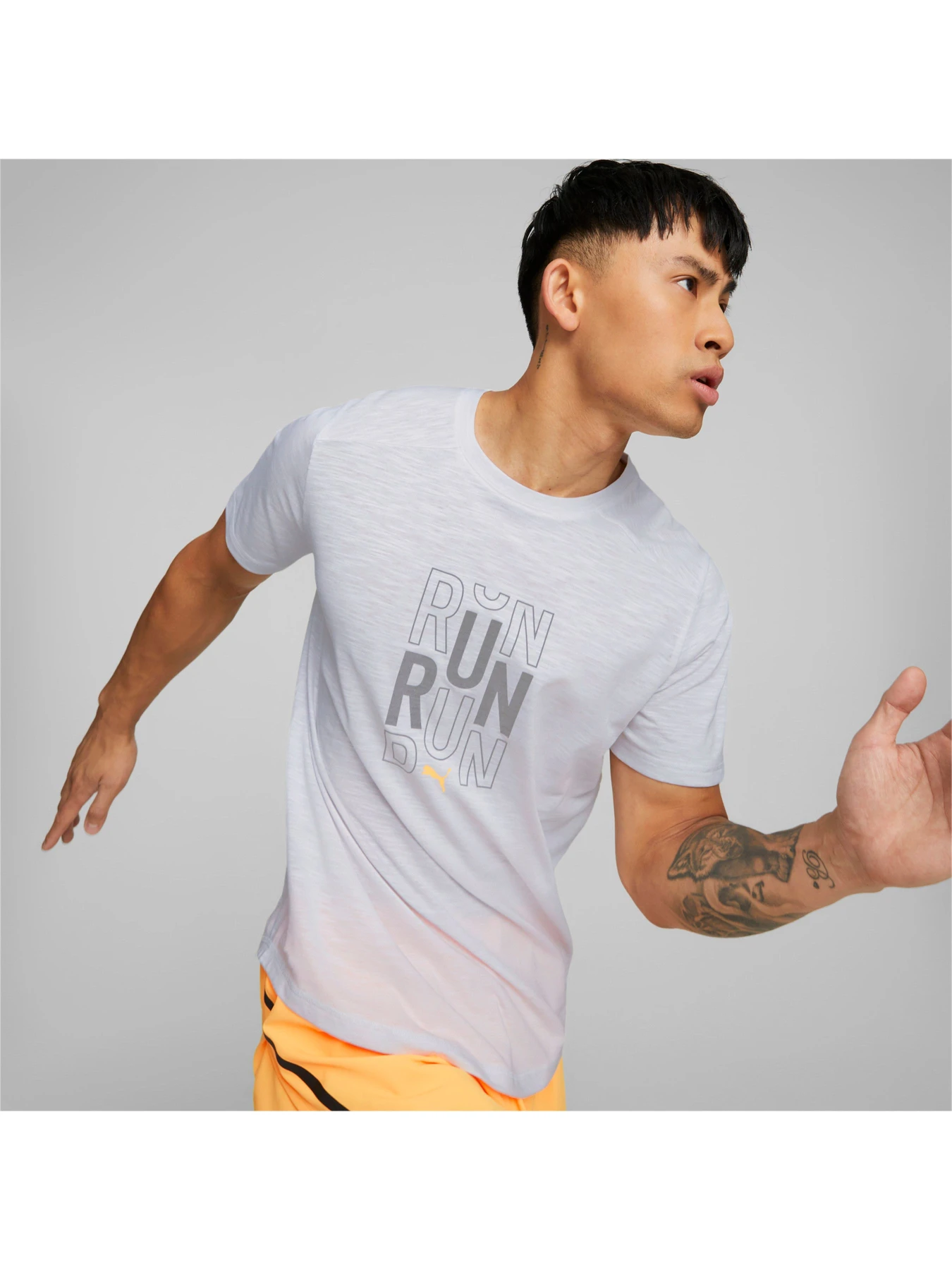 Футболки и поло PUMA Run Logo Ss Tee M модель 522423 Футболки и поло PUMA Run Logo Ss Tee M модель 522423 Фото