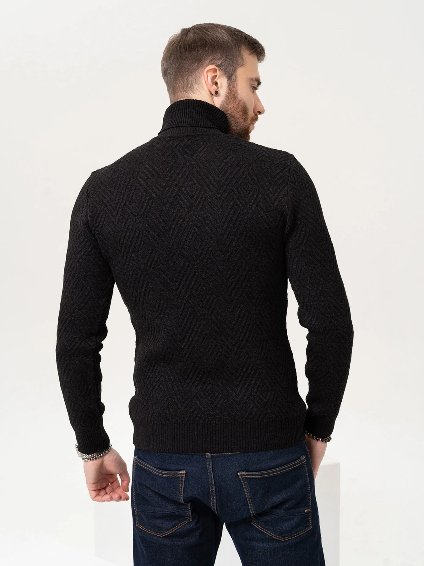 Свитры и кардиганы ISSA Plus модель GN4-87_black Фото