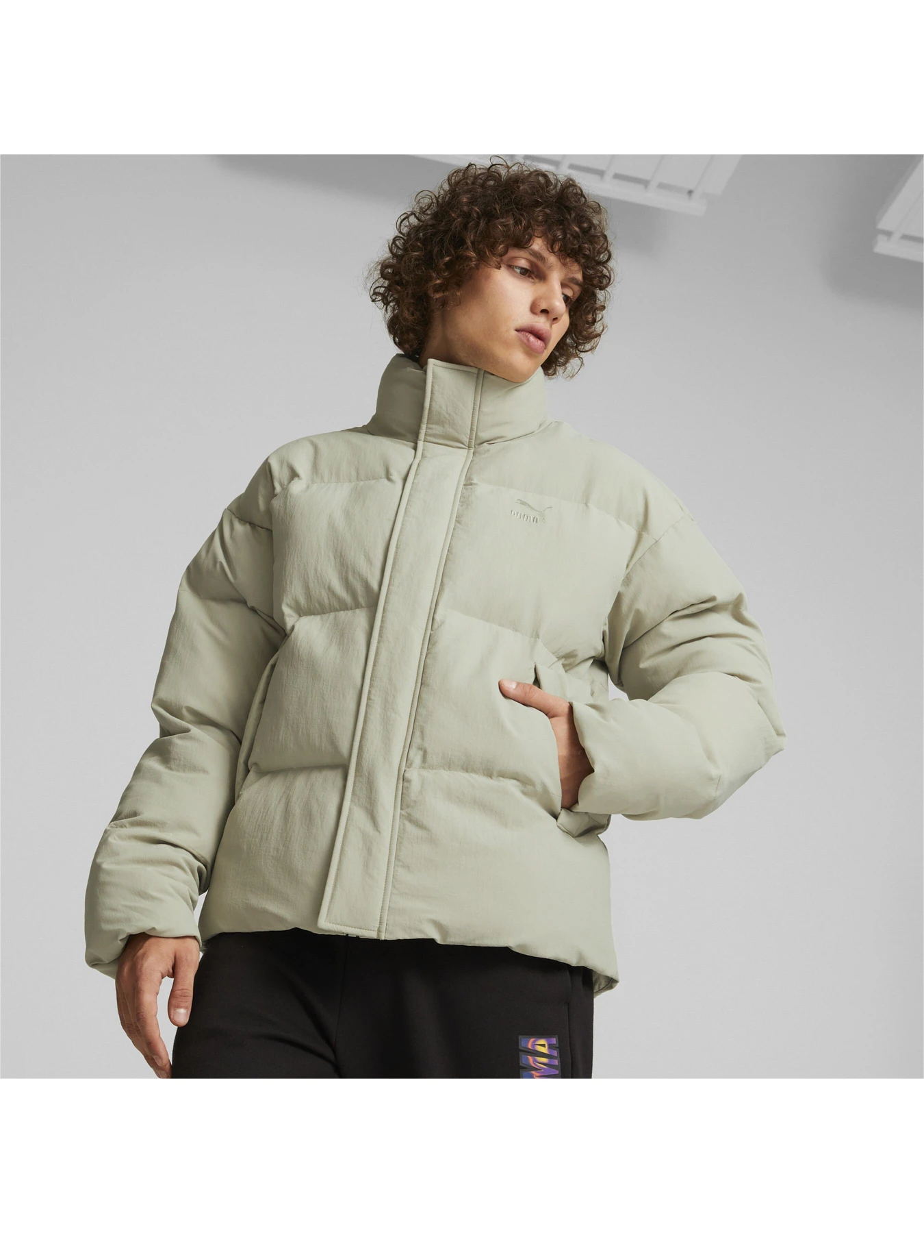 Куртки та дублянки PUMA Classics Oversized Puffer модель 535573 Куртки та дублянки PUMA Classics Oversized Puffer модель 535573 Фото