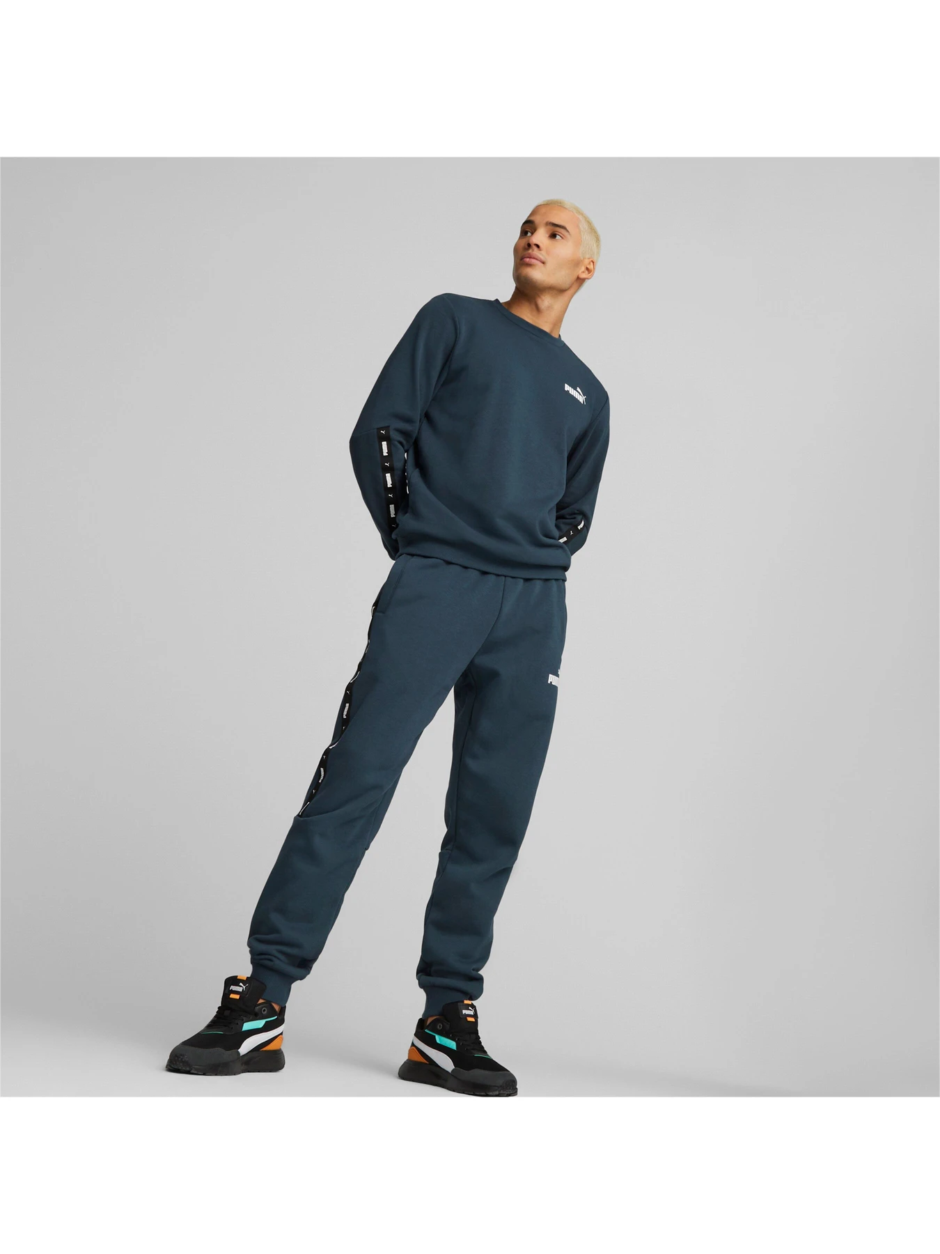 Худі та світшоти PUMA ESS+ Tape Crew модель 847384 Худі та світшоти PUMA ESS+ Tape Crew модель 847384 Фото