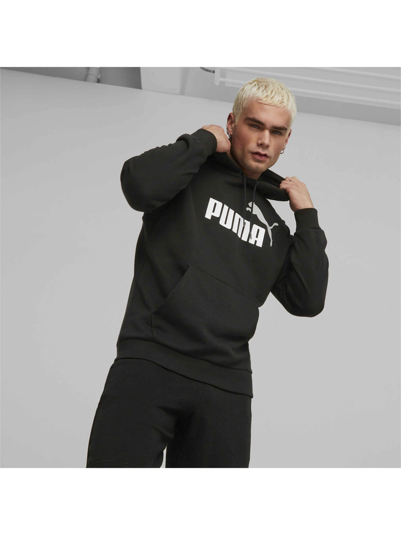 Худи и свитшоты PUMA Ess+ 2 Col Big Logo Hoodie модель 586765 Худи и свитшоты PUMA Ess+ 2 Col Big Logo Hoodie модель 586765 Фото