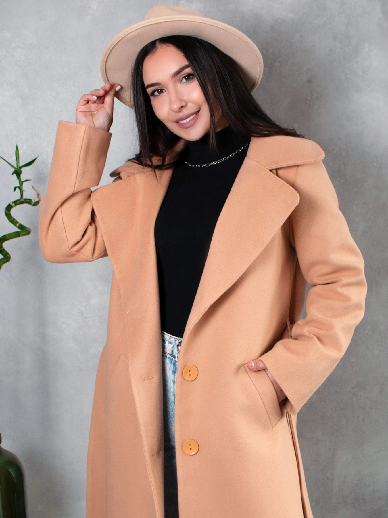 Пальто и плащи ISSA Plus модель 13540_beige Пальто и плащи ISSA Plus модель 13540_beige Фото