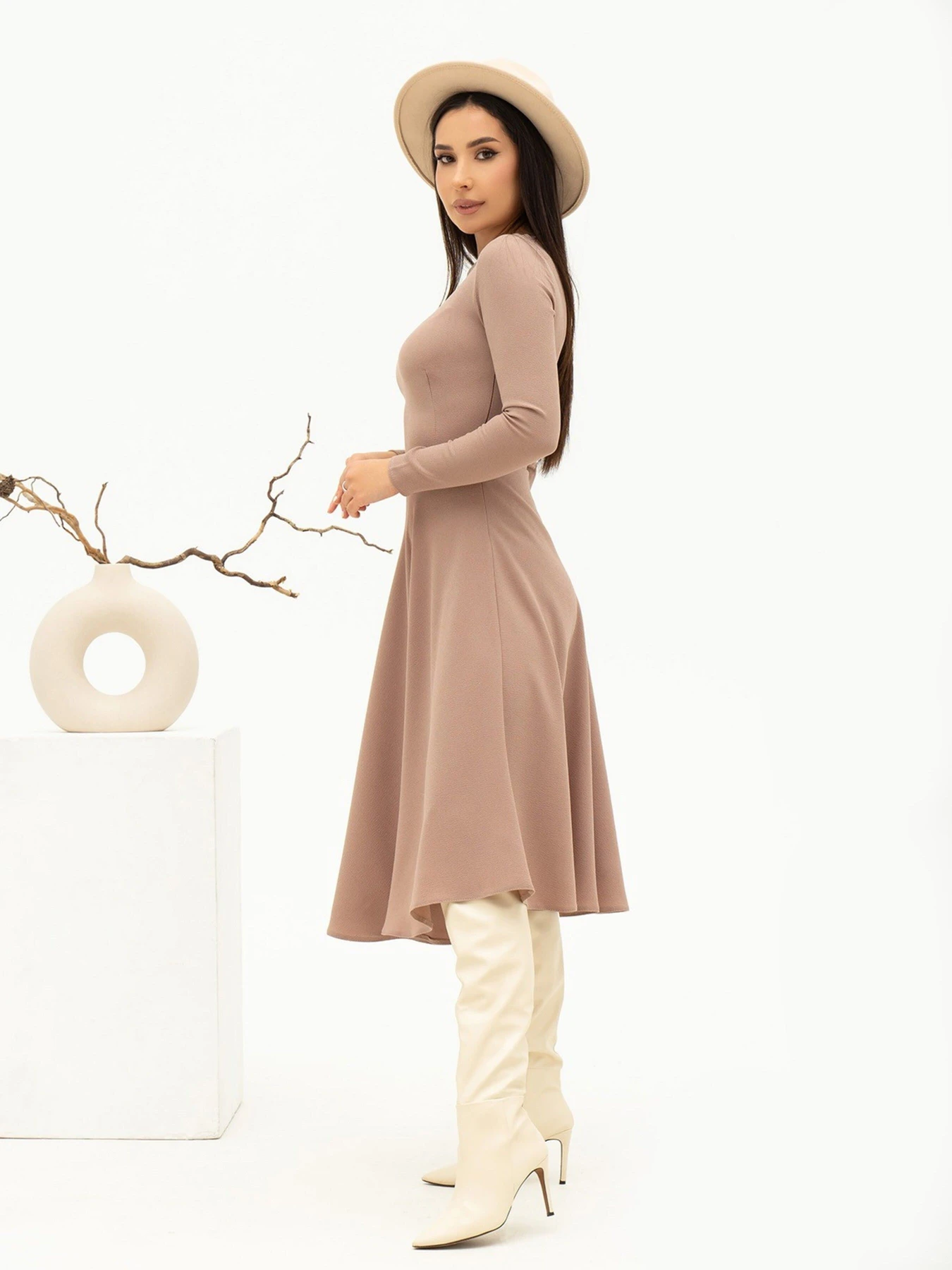 Сукні ISSA Plus модель 13692_beige Сукні ISSA Plus модель 13692_beige Фото