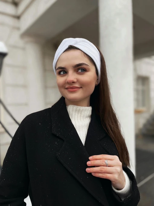 Біла оксамитова пов'язка для волосся MyScarf, білий фото 3