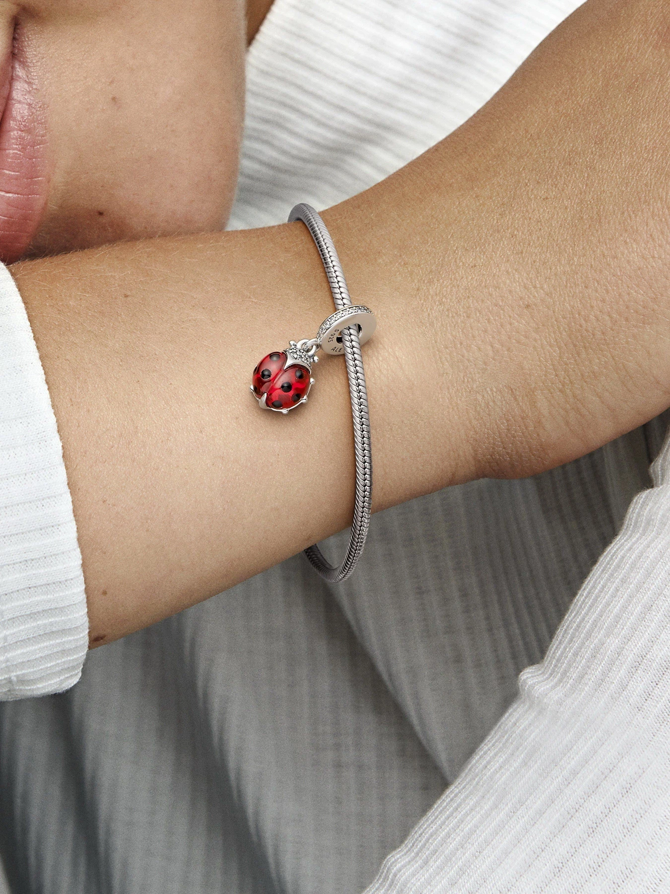 Класичні PANDORA модель 792571C01 Класичні PANDORA модель 792571C01 Фото