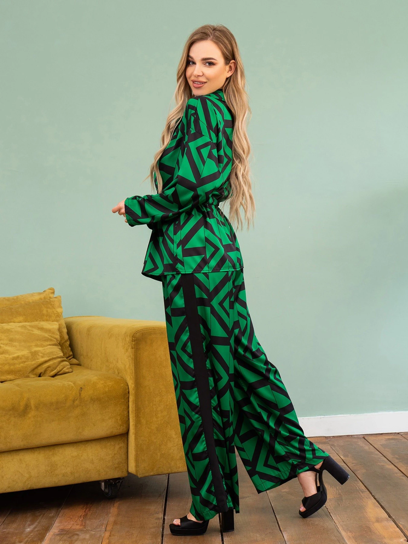 Костюми ISSA Plus модель 13748_green Костюми ISSA Plus модель 13748_green Фото
