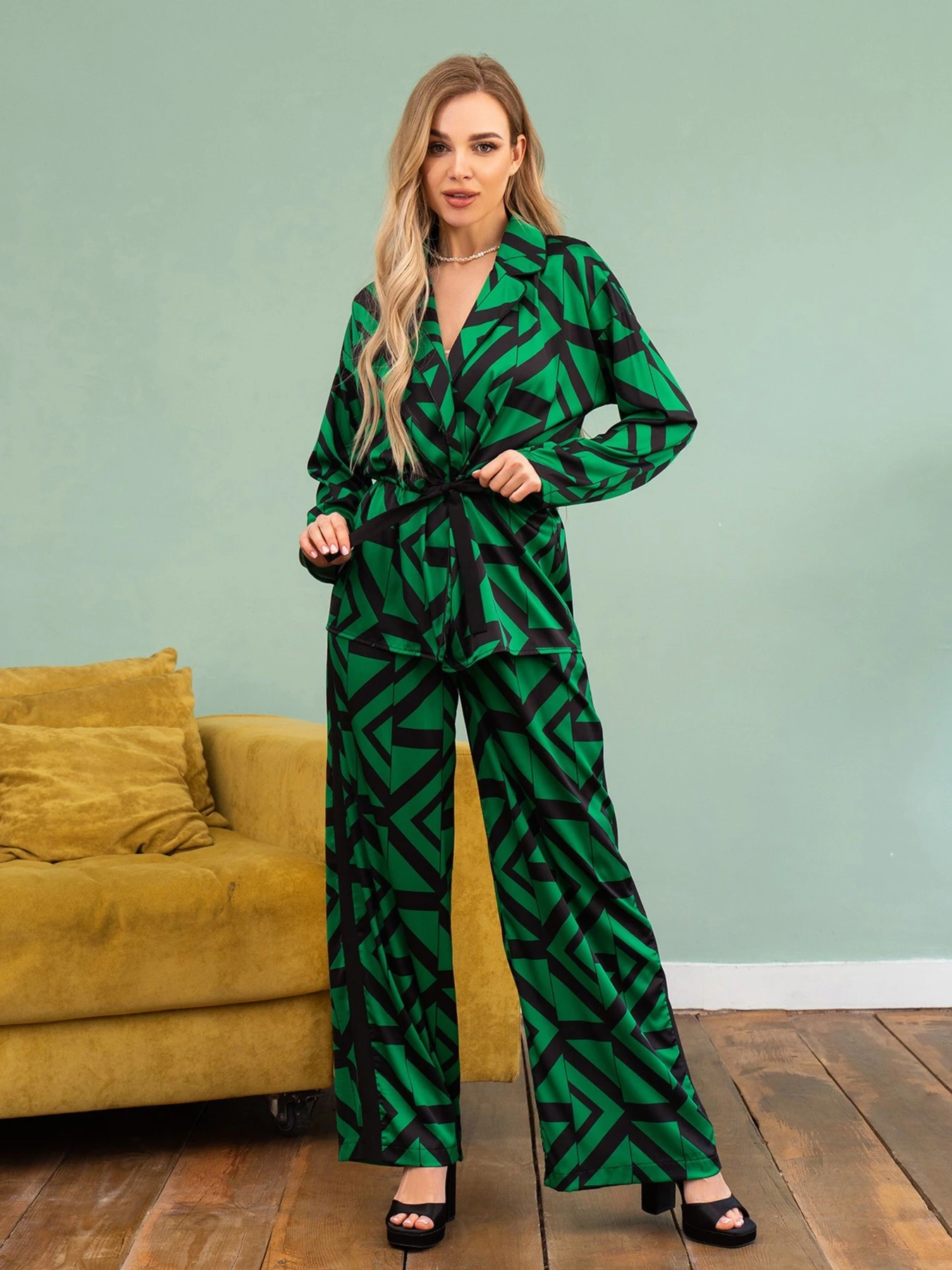 Костюми ISSA Plus модель 13748_green Костюми ISSA Plus модель 13748_green Фото