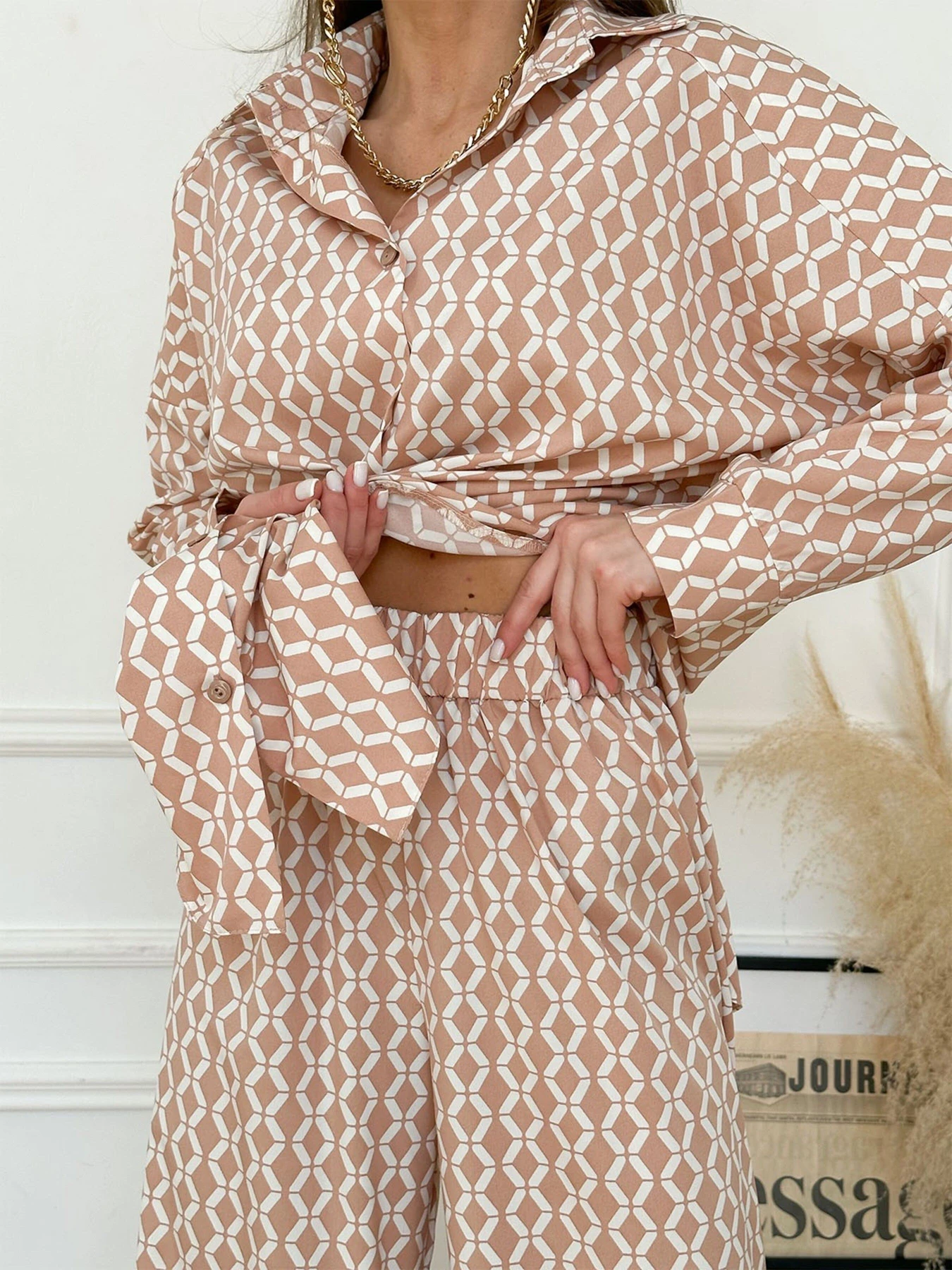 Костюмы ISSA Plus модель 13783_beige Костюмы ISSA Plus модель 13783_beige Фото