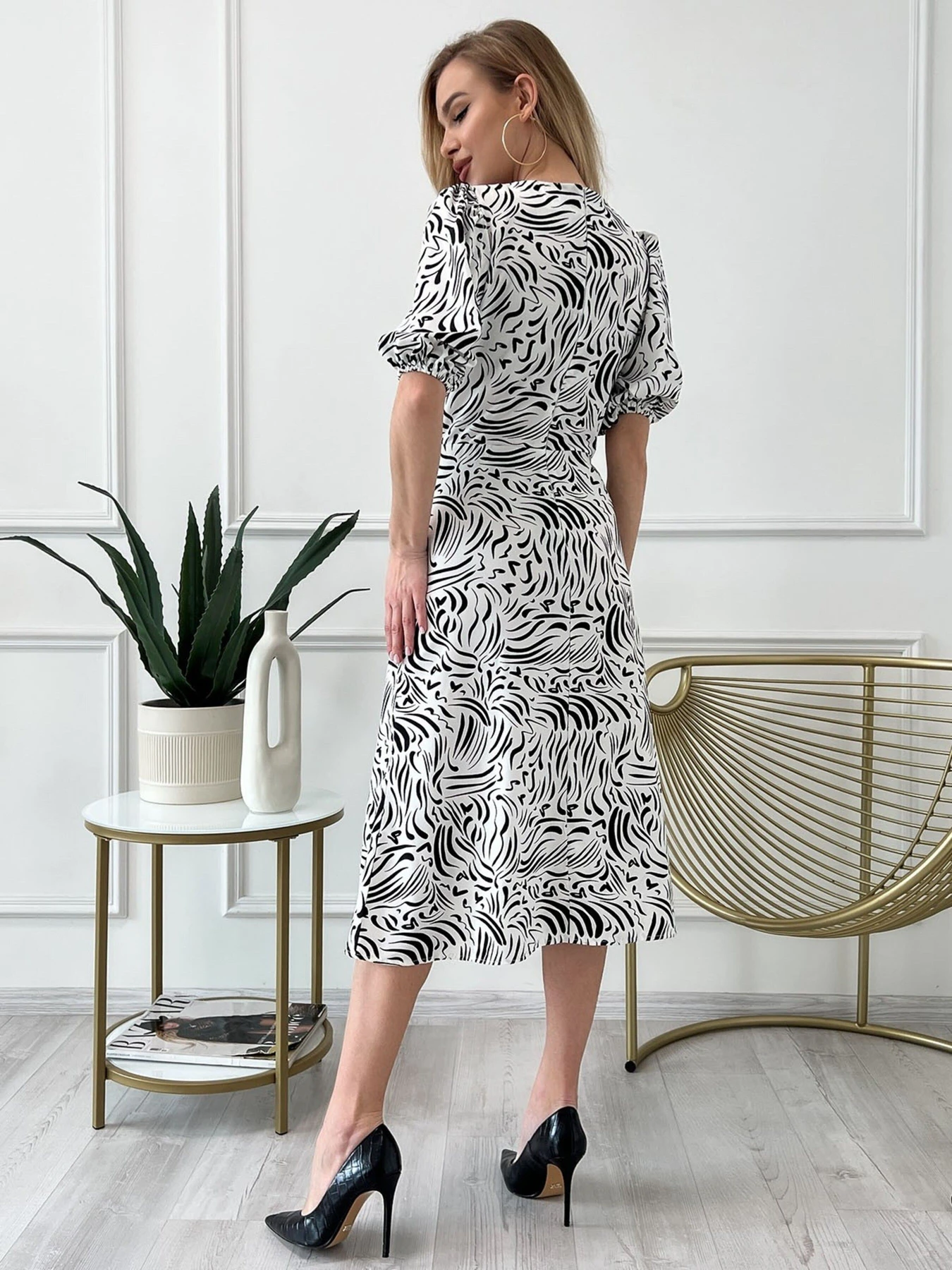 Сукні ISSA Plus модель 13807_white Сукні ISSA Plus модель 13807_white Фото