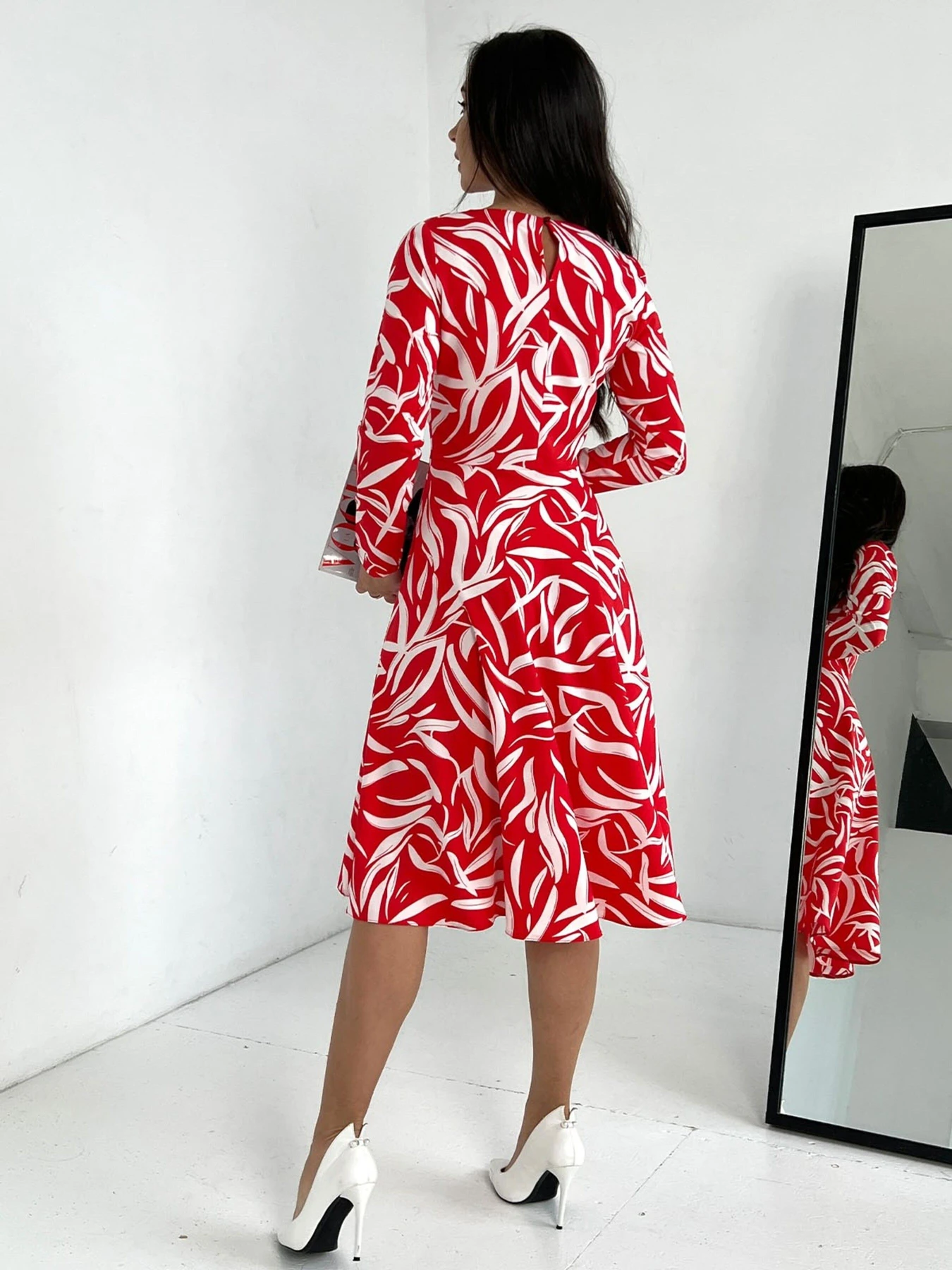 Сукні ISSA Plus модель 13819_red Сукні ISSA Plus модель 13819_red Фото