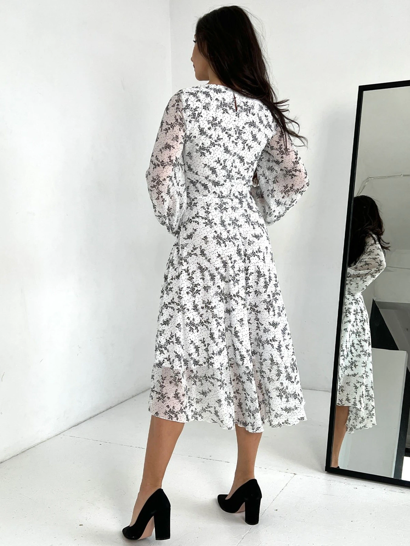 Сукні ISSA Plus модель 13846_white Сукні ISSA Plus модель 13846_white Фото