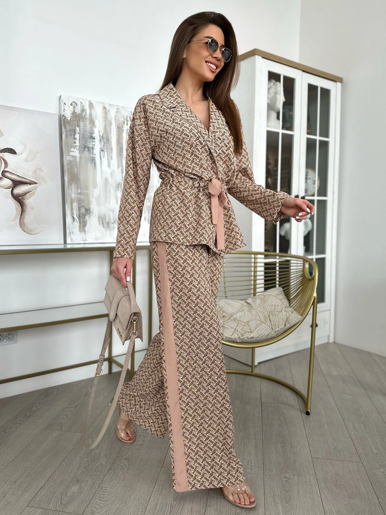 Костюмы ISSA Plus модель 13852_beige Костюмы ISSA Plus модель 13852_beige Фото