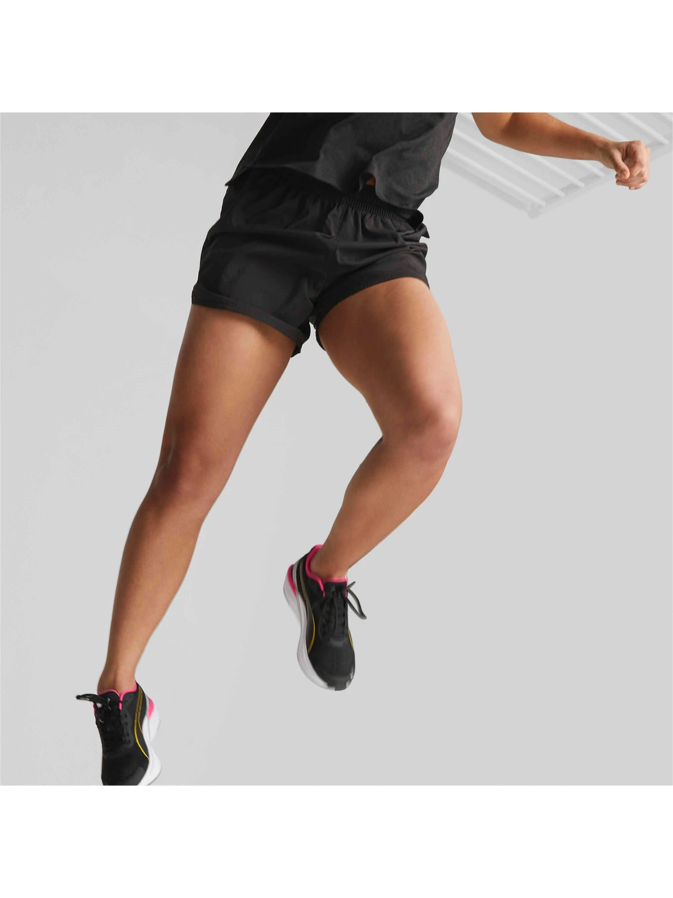 Шорты PUMA Run Fav Woven 5" Short W модель 523180 Фото