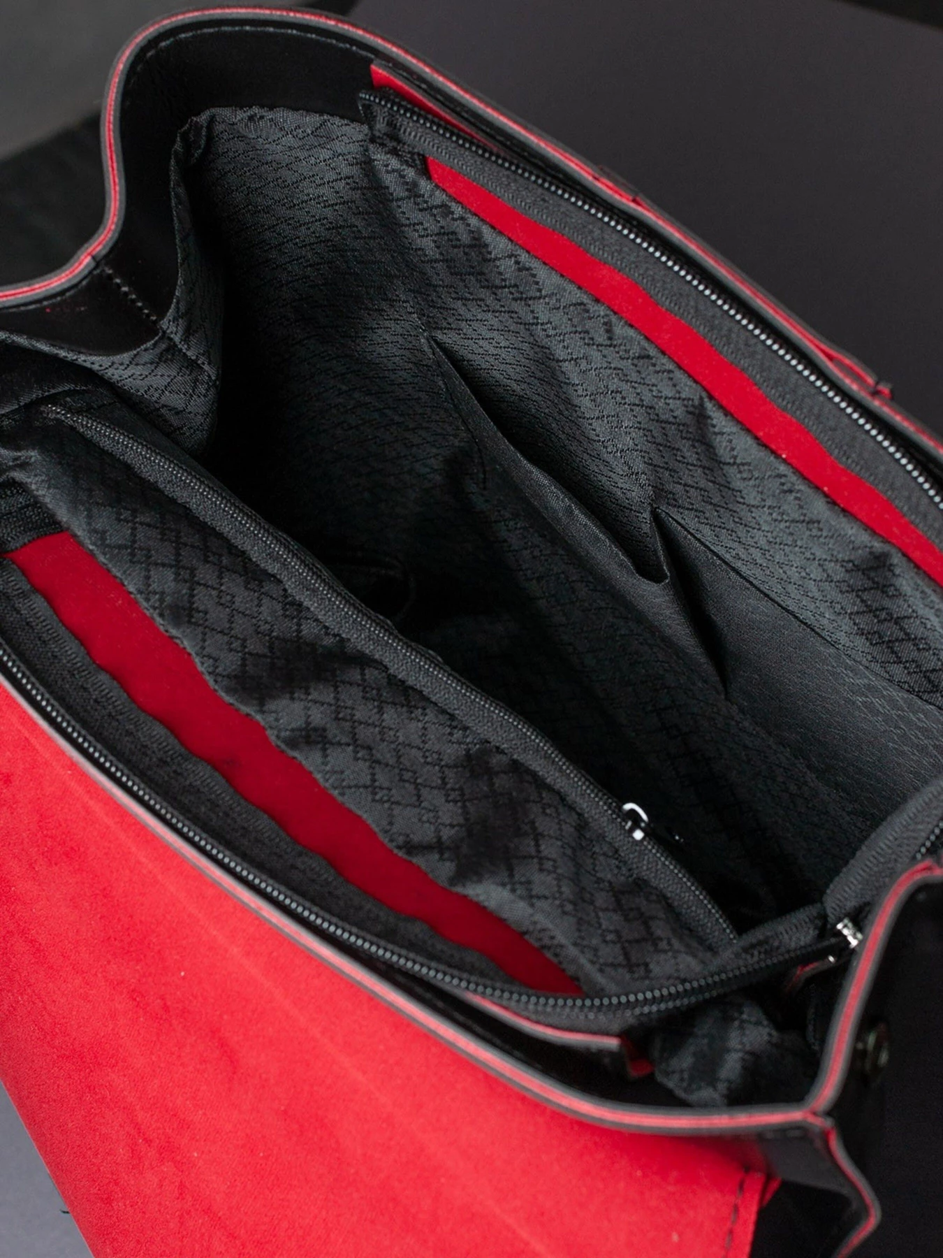Рюкзаки ISSA Plus модель SU3-178_blackred Рюкзаки ISSA Plus модель SU3-178_blackred Фото