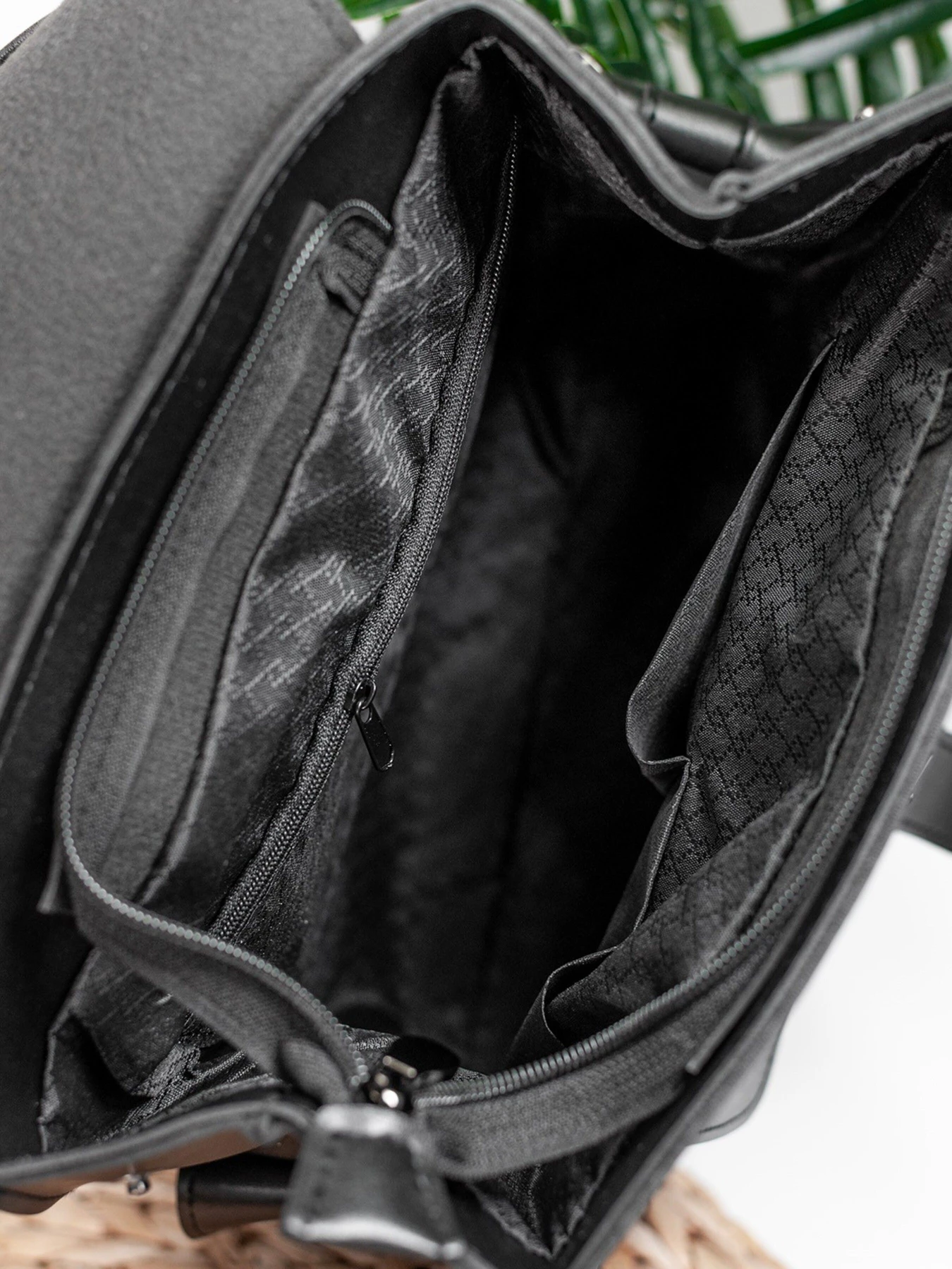 Рюкзаки ISSA Plus модель SU3-180_black Рюкзаки ISSA Plus модель SU3-180_black Фото