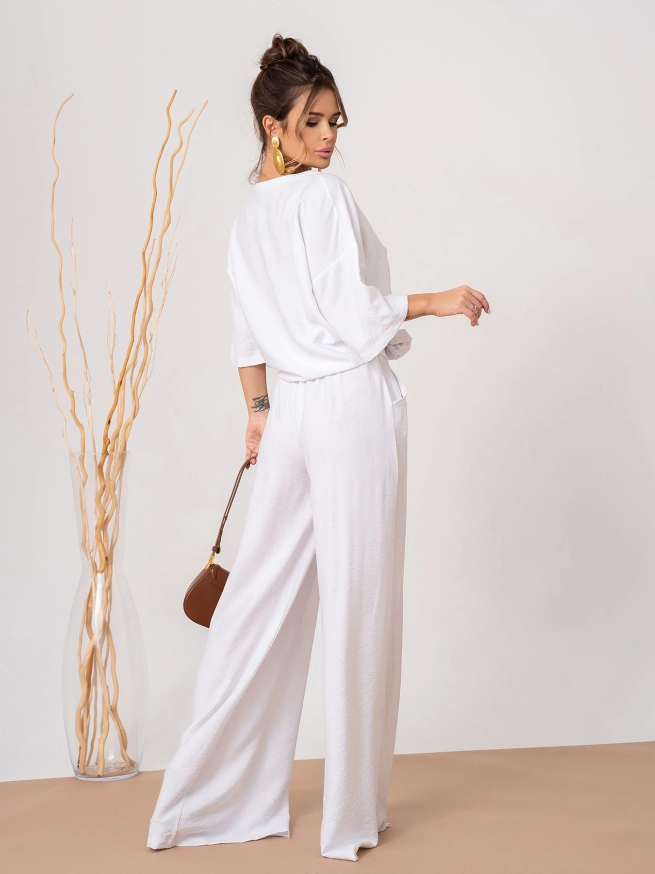 Костюмы ISSA Plus модель 13883_white Костюмы ISSA Plus модель 13883_white Фото