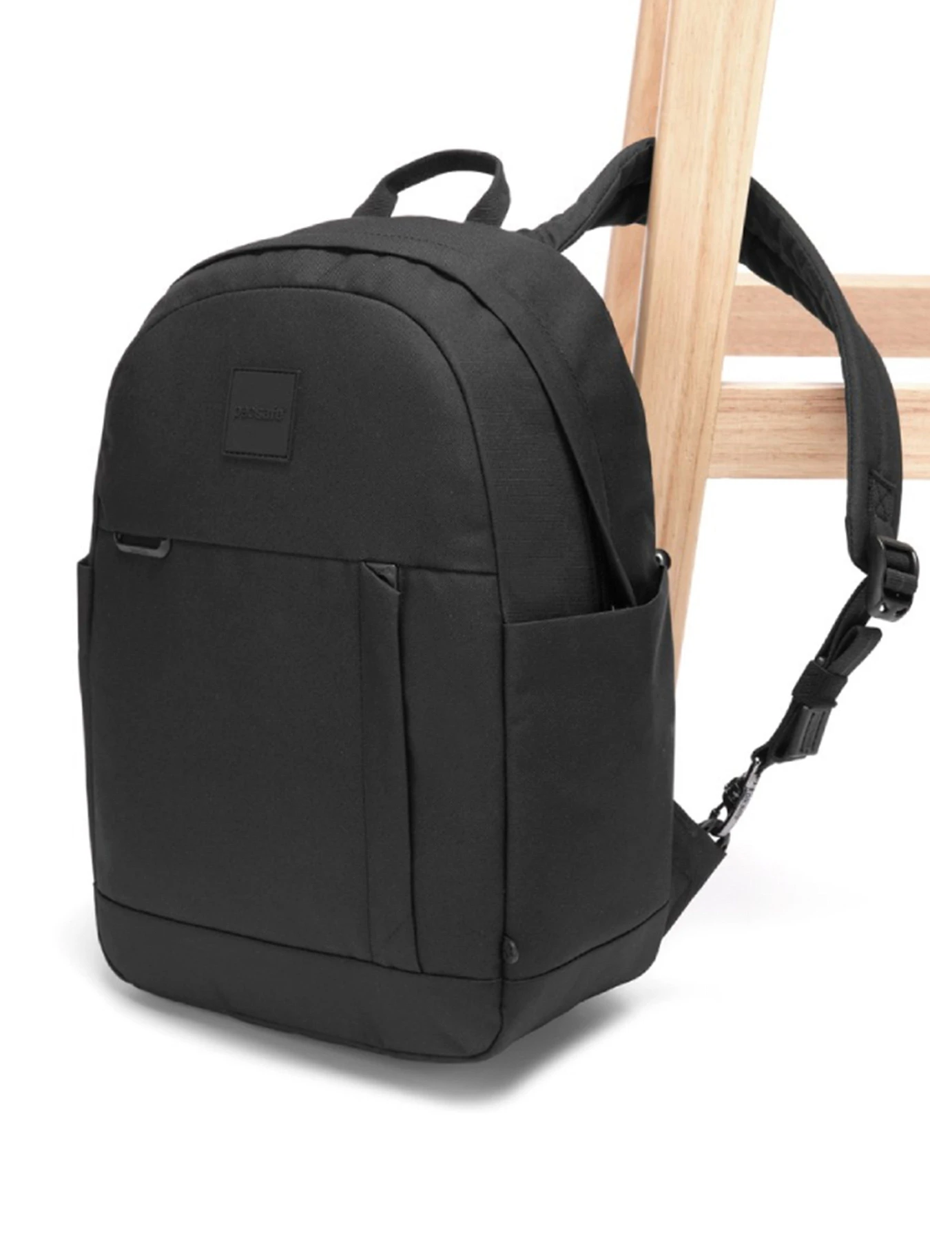 Рюкзаки Pacsafe GO 15L backpack модель 35110100 Рюкзаки Pacsafe GO 15L backpack модель 35110100 Фото