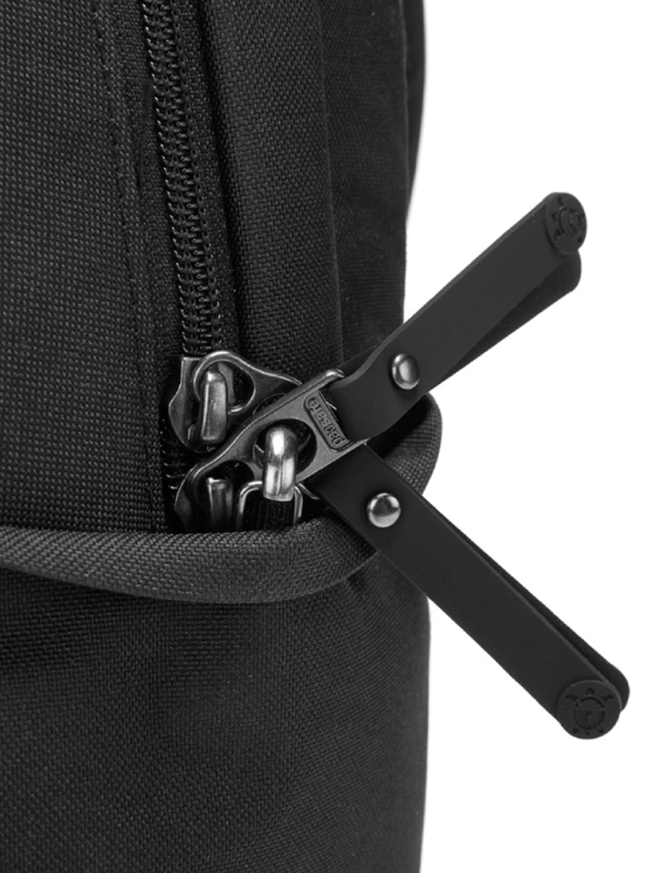Рюкзаки Pacsafe GO 15L backpack модель 35110100 Рюкзаки Pacsafe GO 15L backpack модель 35110100 Фото