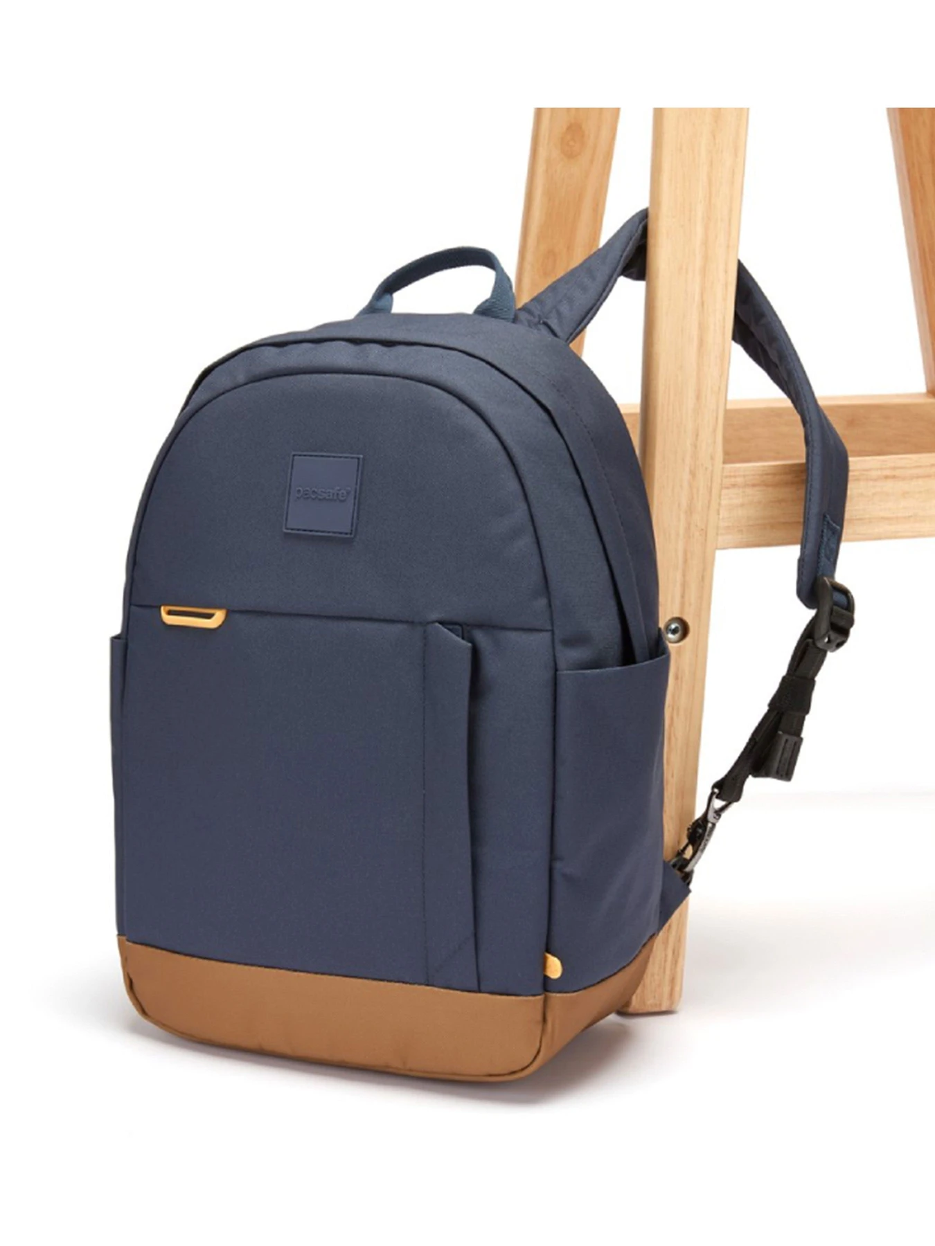 Рюкзаки Pacsafe GO 15L backpack модель 35110651 Рюкзаки Pacsafe GO 15L backpack модель 35110651 Фото