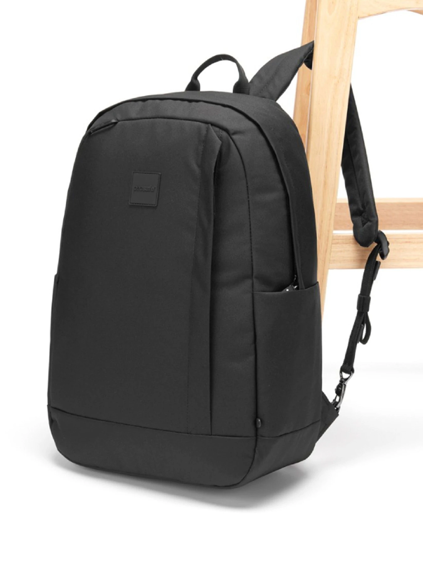 Рюкзаки Pacsafe GO 25L backpack модель 35115100 Рюкзаки Pacsafe GO 25L backpack модель 35115100 Фото