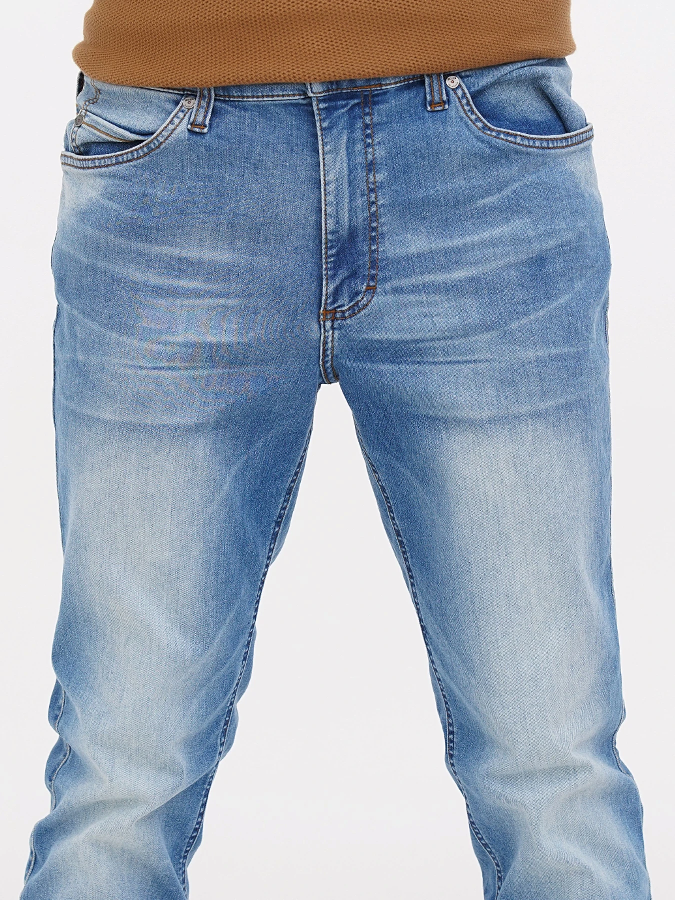 Джинсы Mustang Jeans Oregon Slim K модель 5005229 Джинсы Mustang Jeans Oregon Slim K модель 5005229 Фото