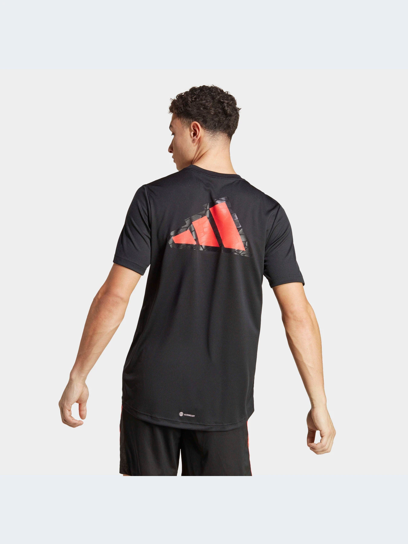 Футболки і поло Adidas модель IB7901 Футболки і поло Adidas модель IB7901 Фото