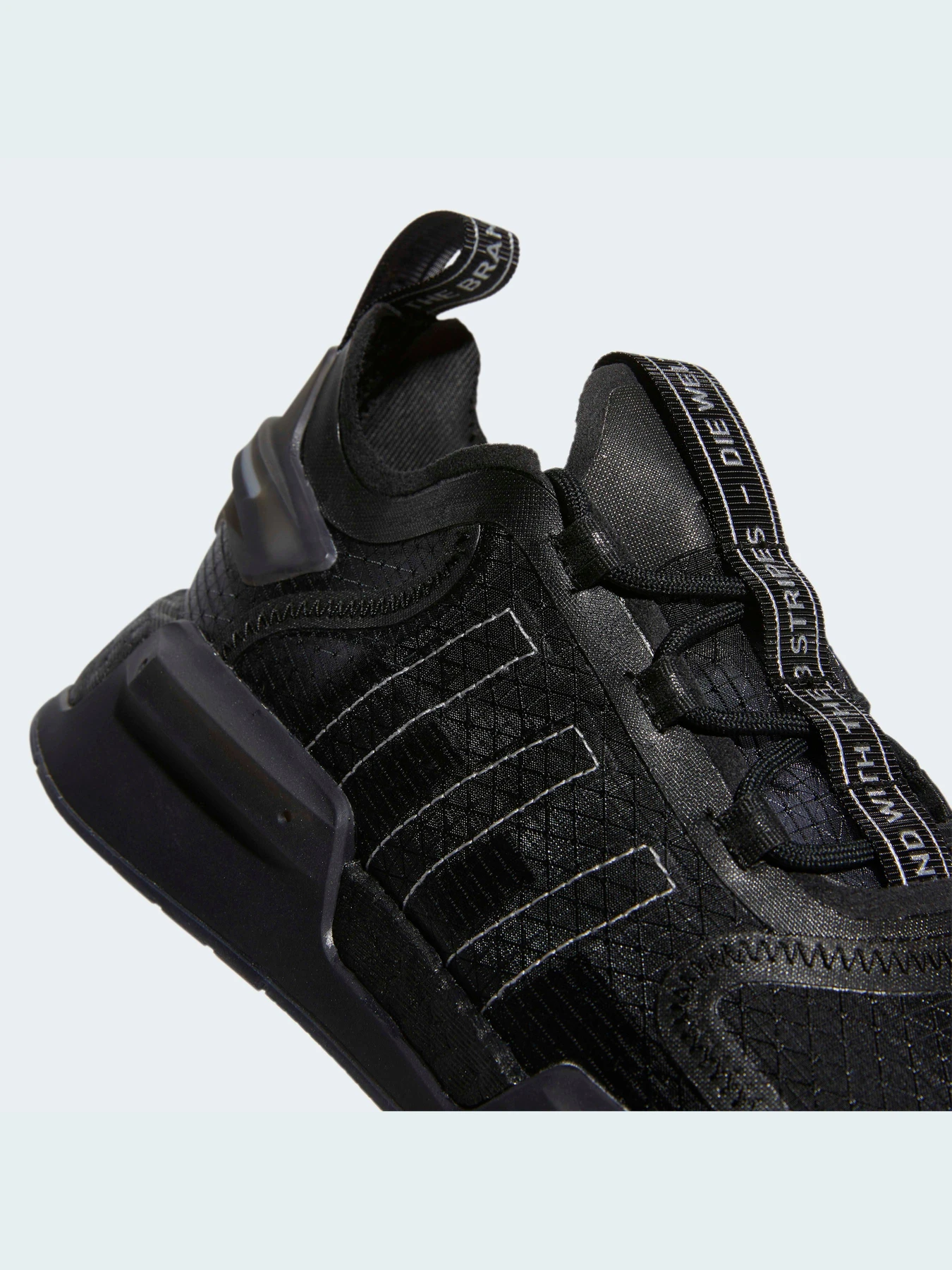 Кроссовки Adidas NMD модель GW5657 Кроссовки Adidas NMD модель GW5657 Фото