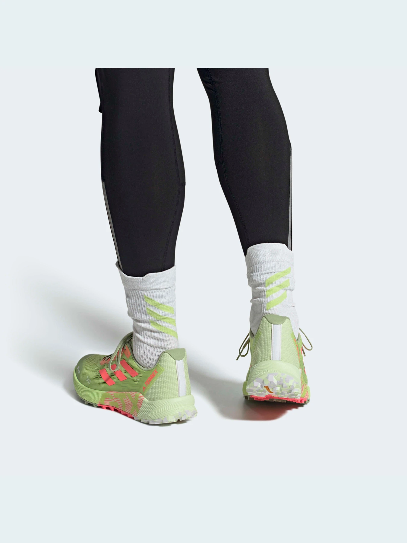 Кроссовки Adidas модель H03182 Кроссовки Adidas модель H03182 Фото