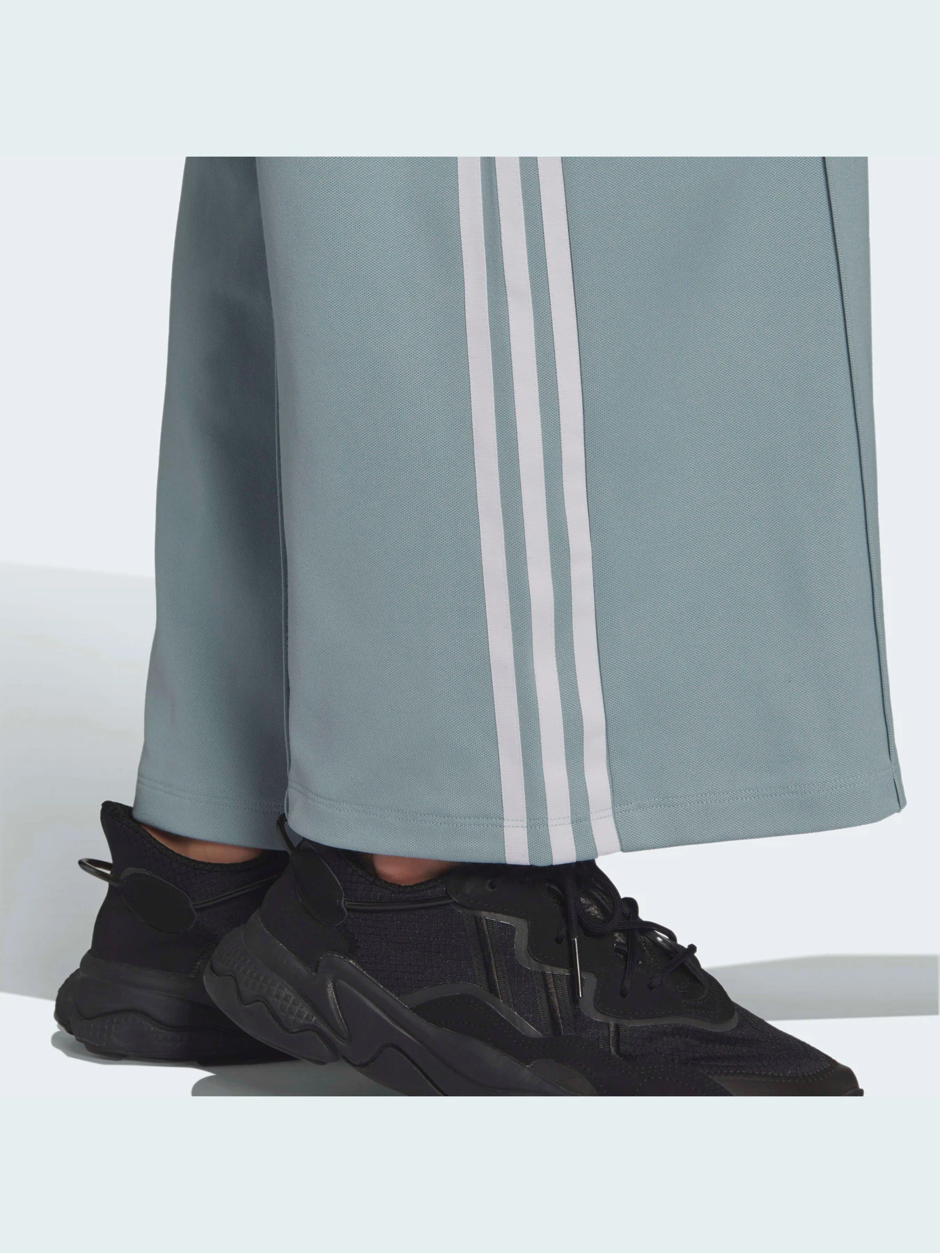 Штани Adidas Adicolor модель HC1928 Штани Adidas Adicolor модель HC1928 Фото