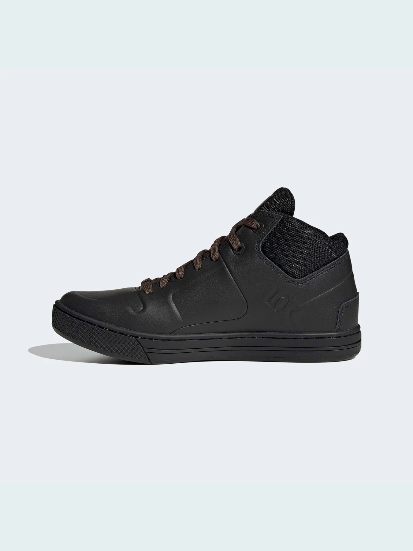 Кроссовки Adidas модель FY9304 Кроссовки Adidas модель FY9304 Фото