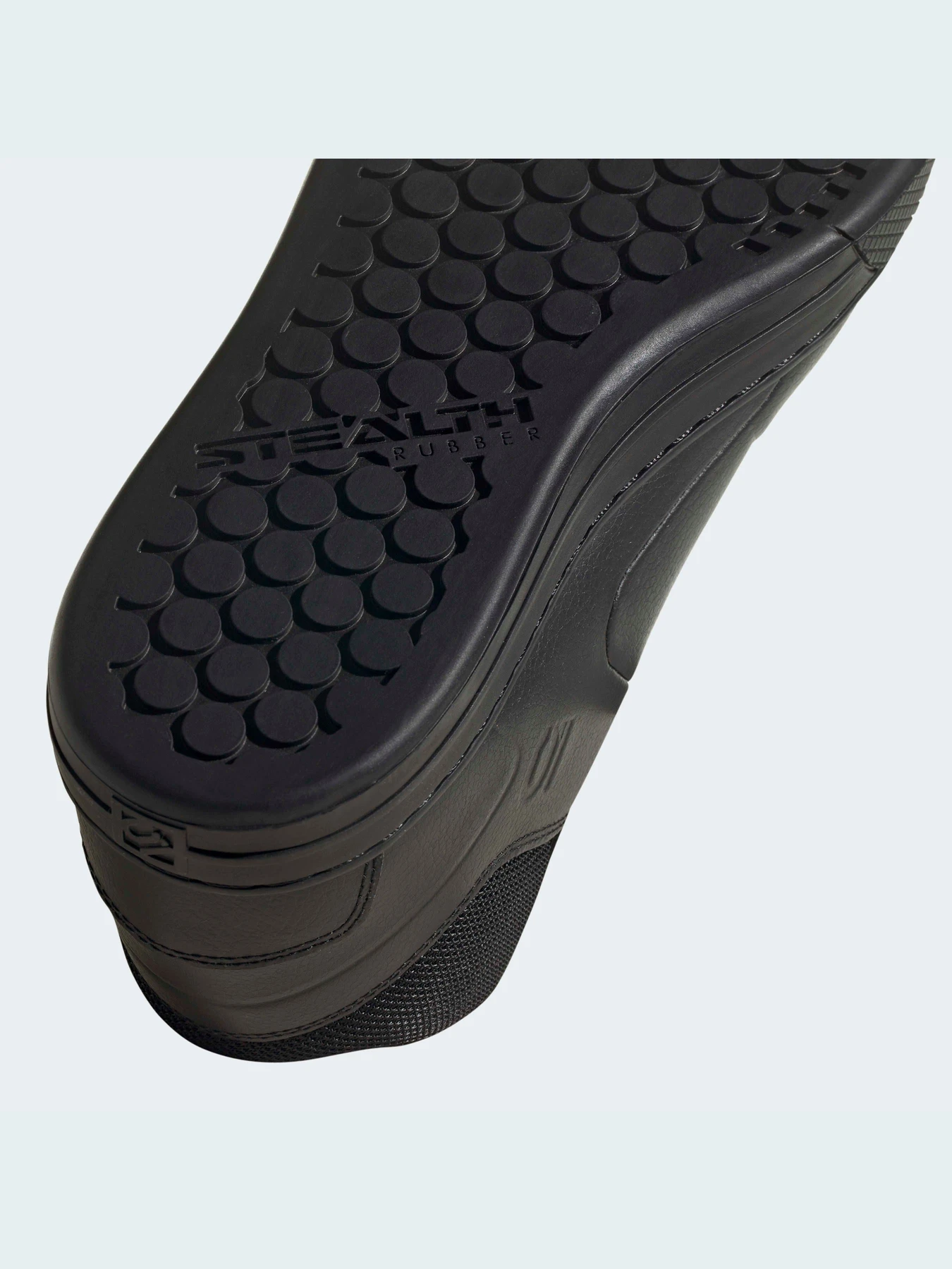 Кроссовки Adidas модель FY9304 Кроссовки Adidas модель FY9304 Фото