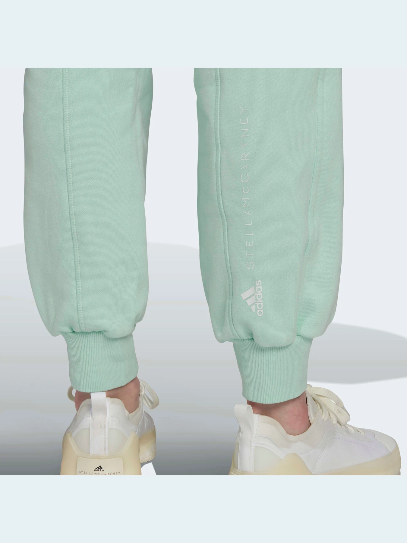 Брюки Adidas модель HG1329 Брюки Adidas модель HG1329 Фото