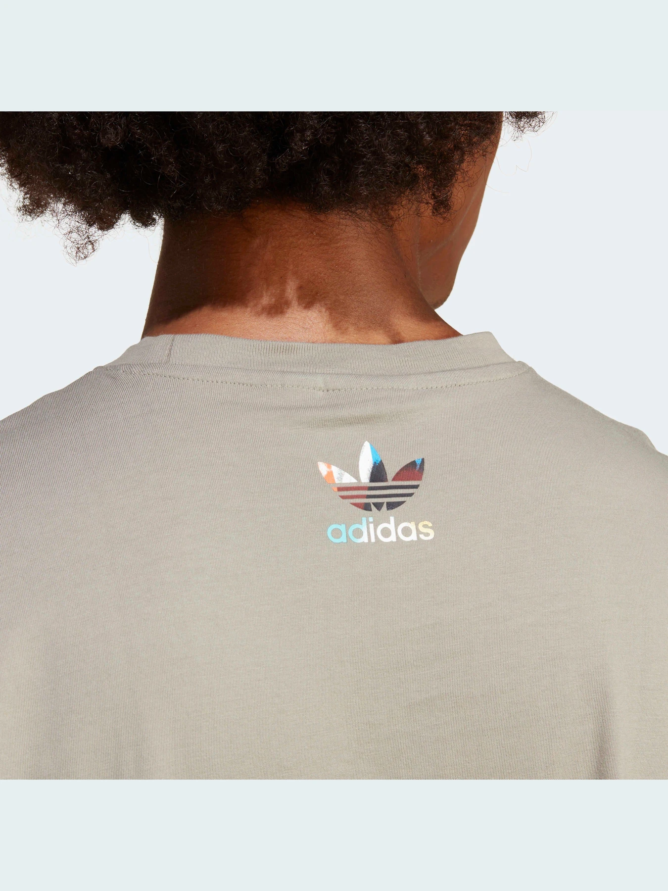 Футболки и поло Adidas Graphics модель IC5728 Футболки и поло Adidas Graphics модель IC5728 Фото