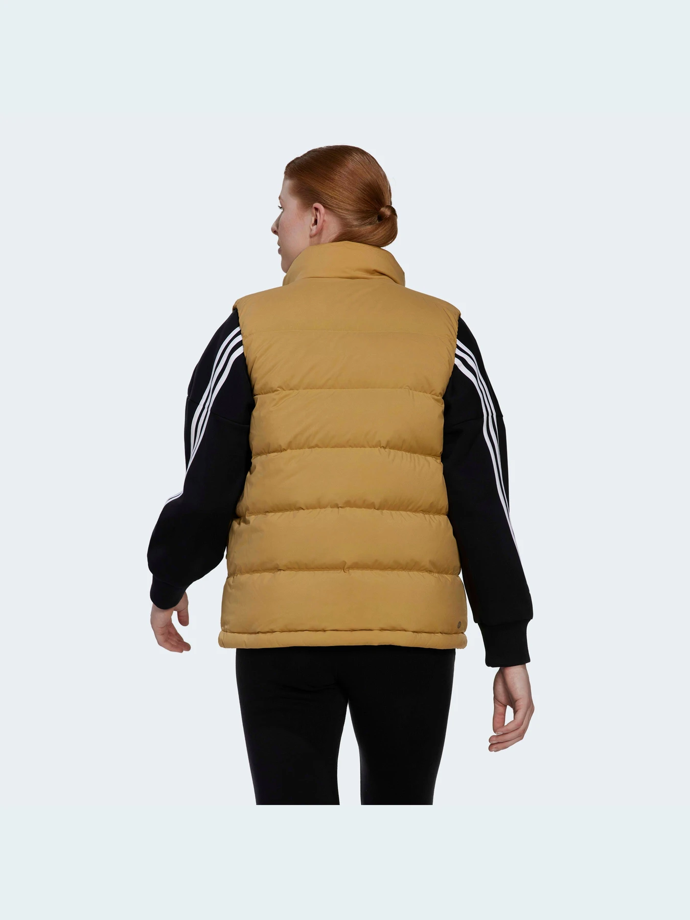 Куртки и дубленки Adidas модель HG6279 Куртки и дубленки Adidas модель HG6279 Фото