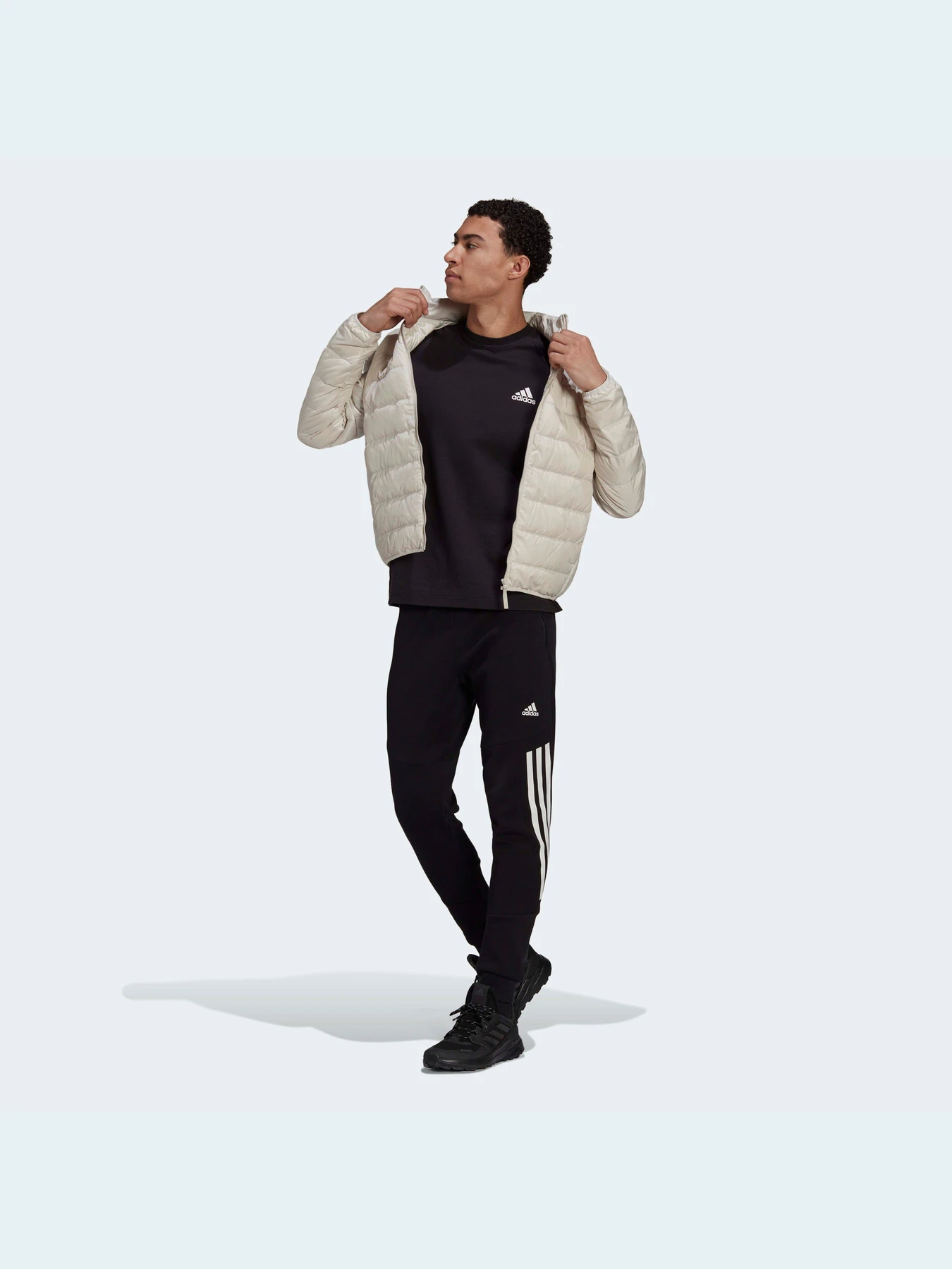 Куртки и дубленки Adidas модель HK4647 Куртки и дубленки Adidas модель HK4647 Фото