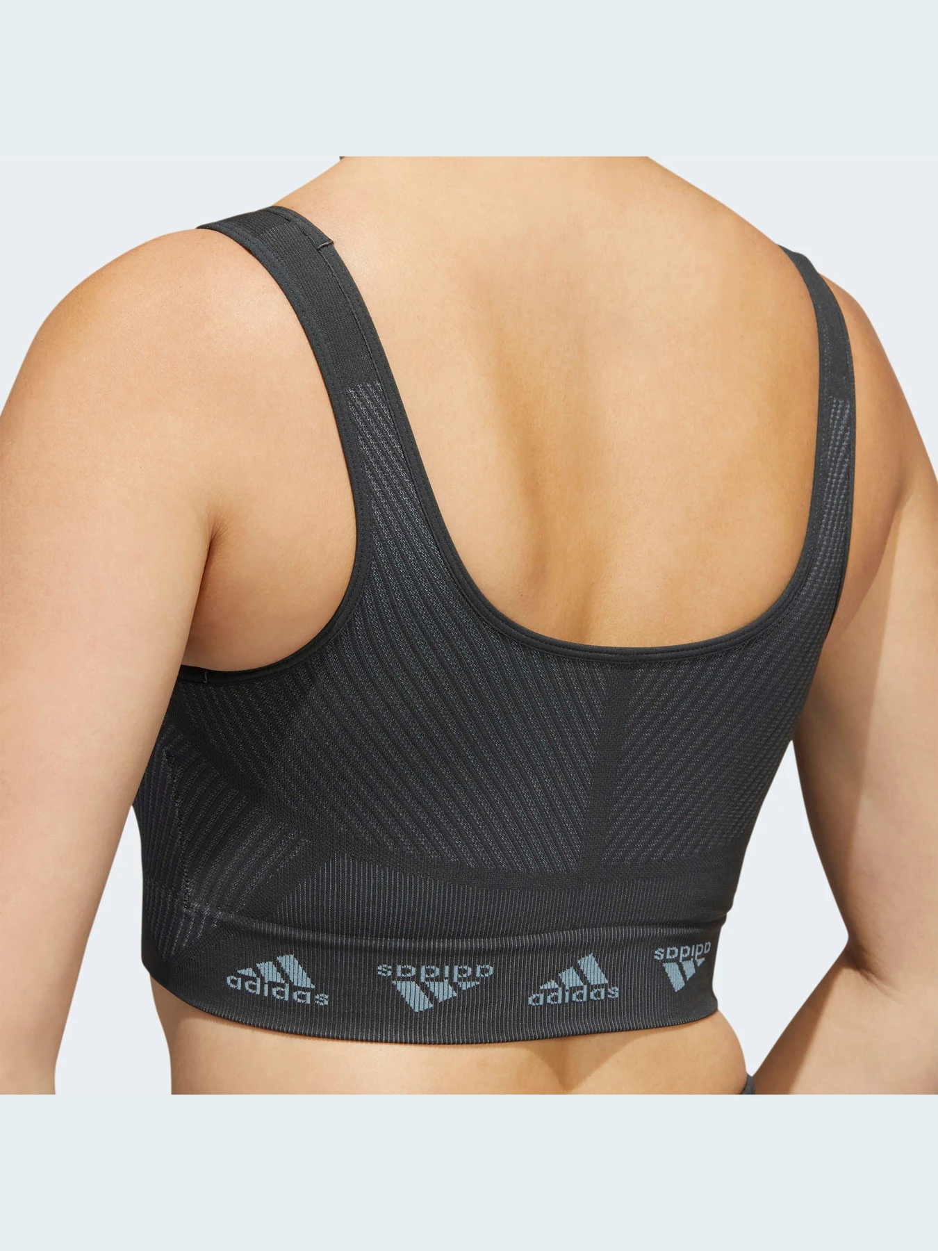Футболки і поло Adidas модель HE2614 Футболки і поло Adidas модель HE2614 Фото
