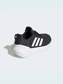 Кросівки Adidas Swift модель GW8180 Фото