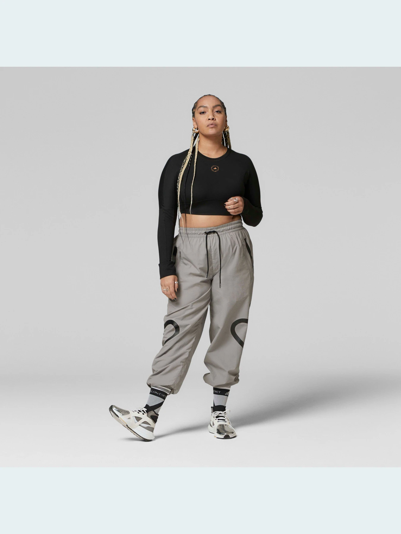 Худи и свитшоты Adidas модель GU9455 Худи и свитшоты Adidas модель GU9455 Фото