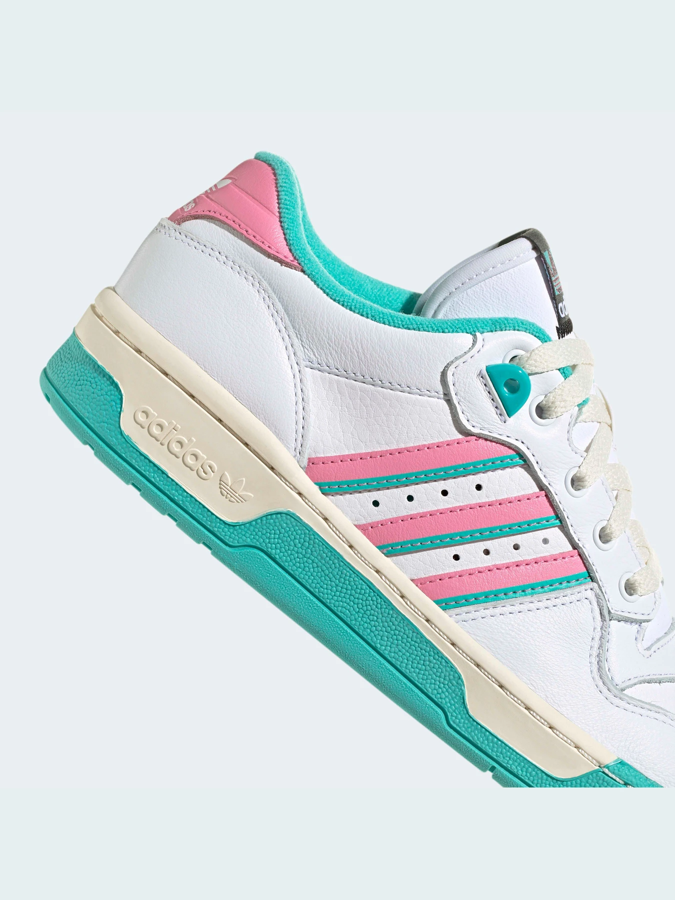 Кроссовки Adidas модель HQ6877 Фото