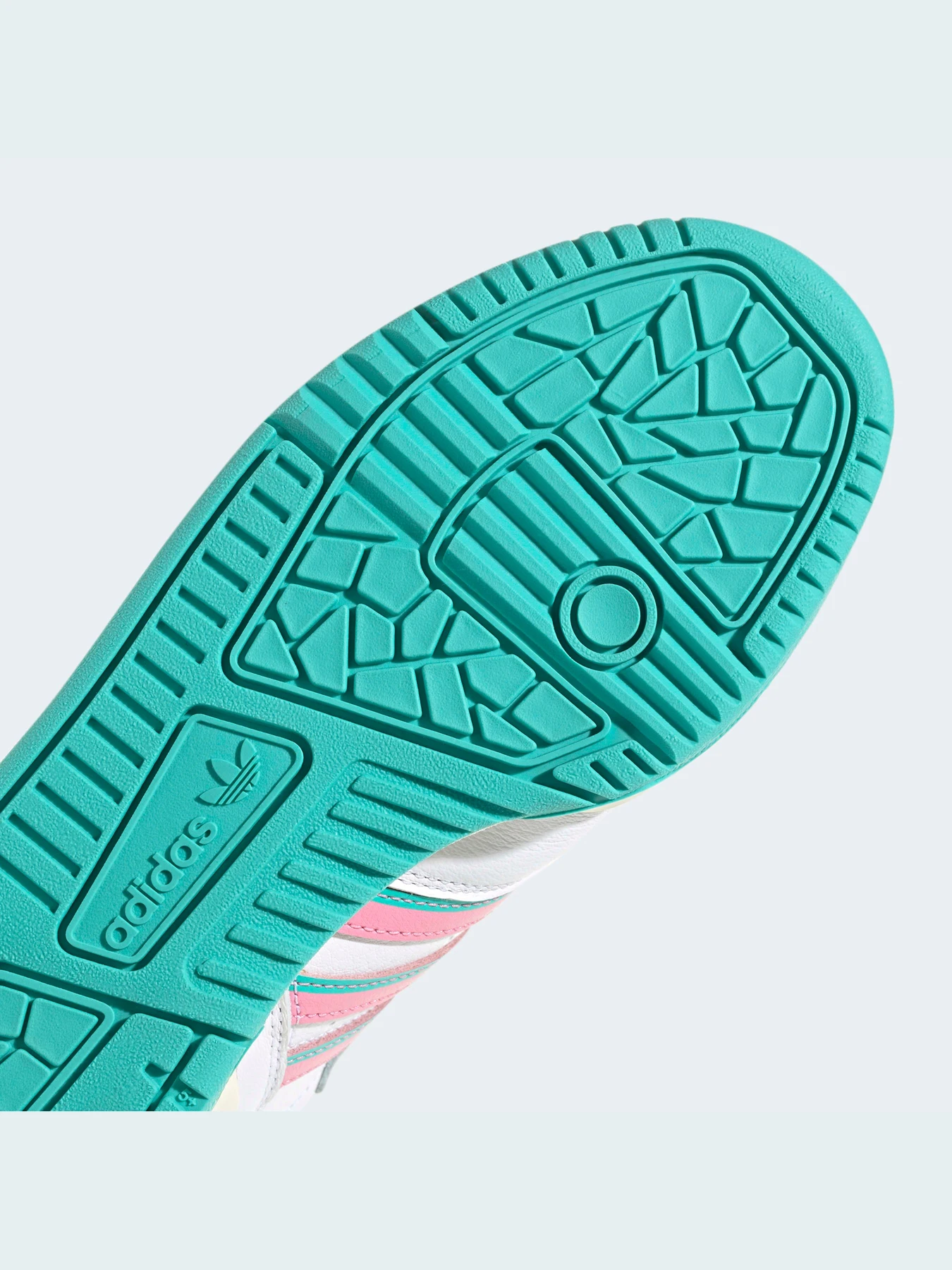 Кроссовки Adidas модель HQ6877 Фото