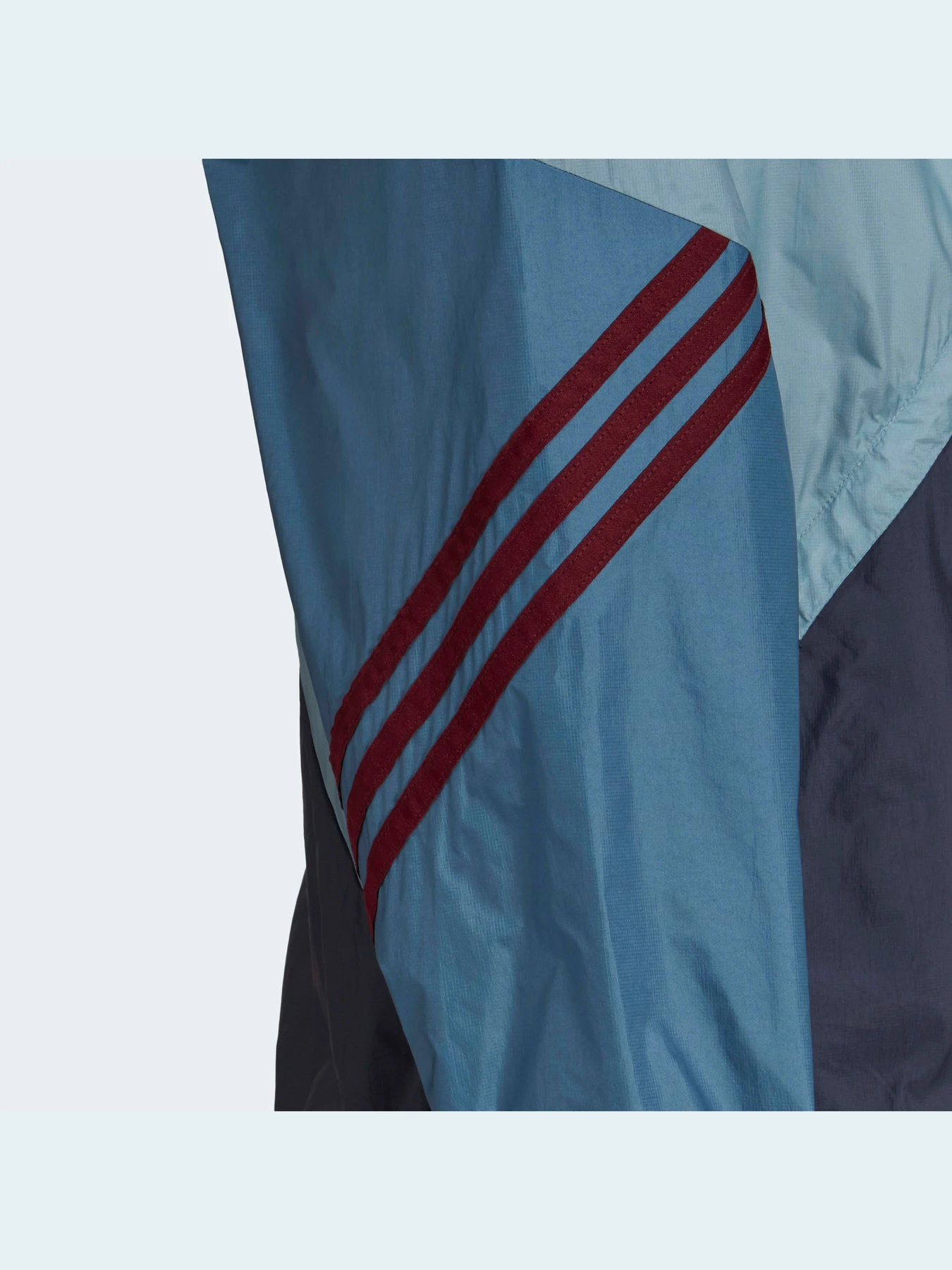 Куртки и дубленки Adidas модель H65747 Куртки и дубленки Adidas модель H65747 Фото