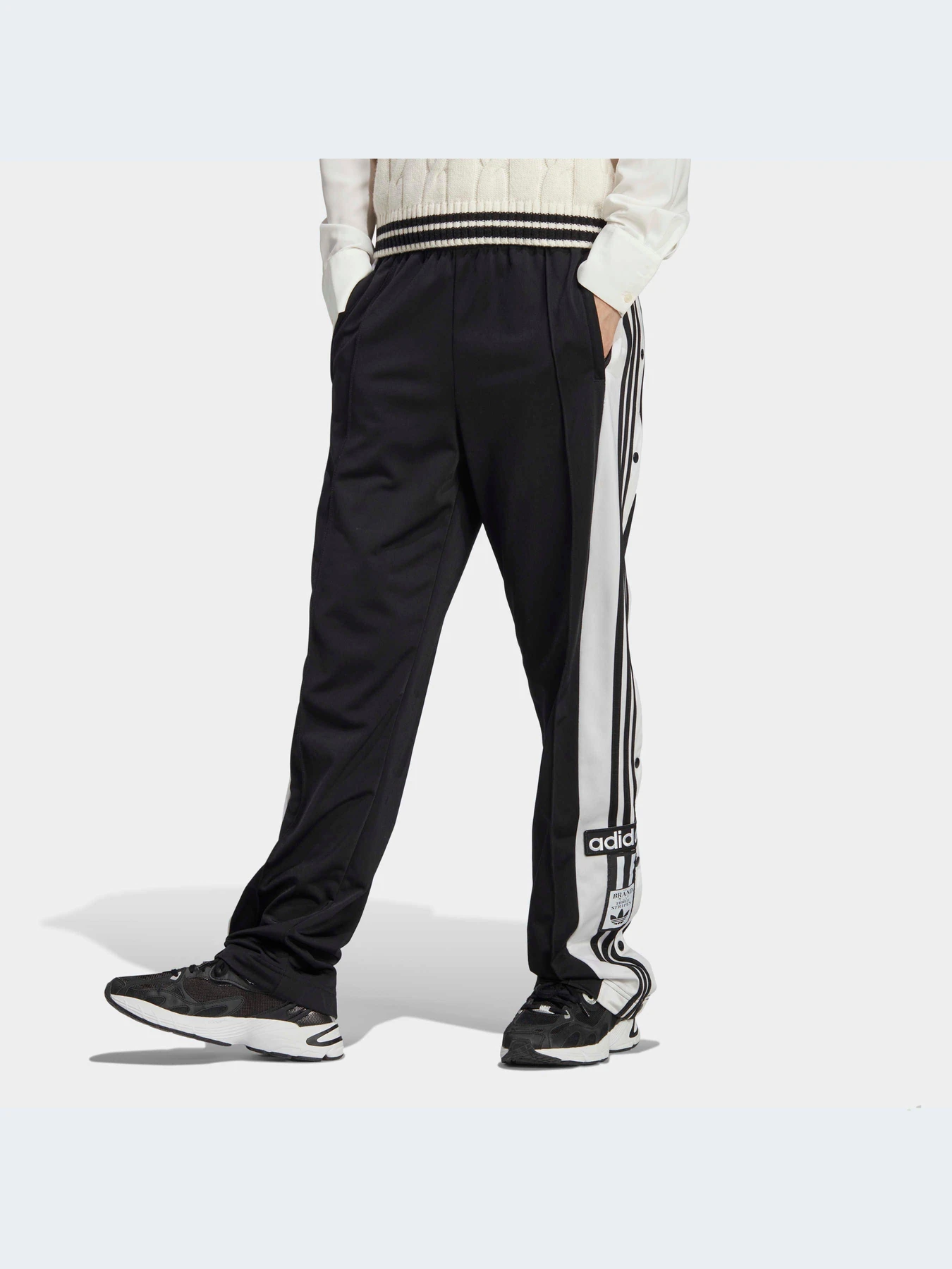 Брюки Adidas Adicolor модель GN2807 Брюки Adidas Adicolor модель GN2807 Фото