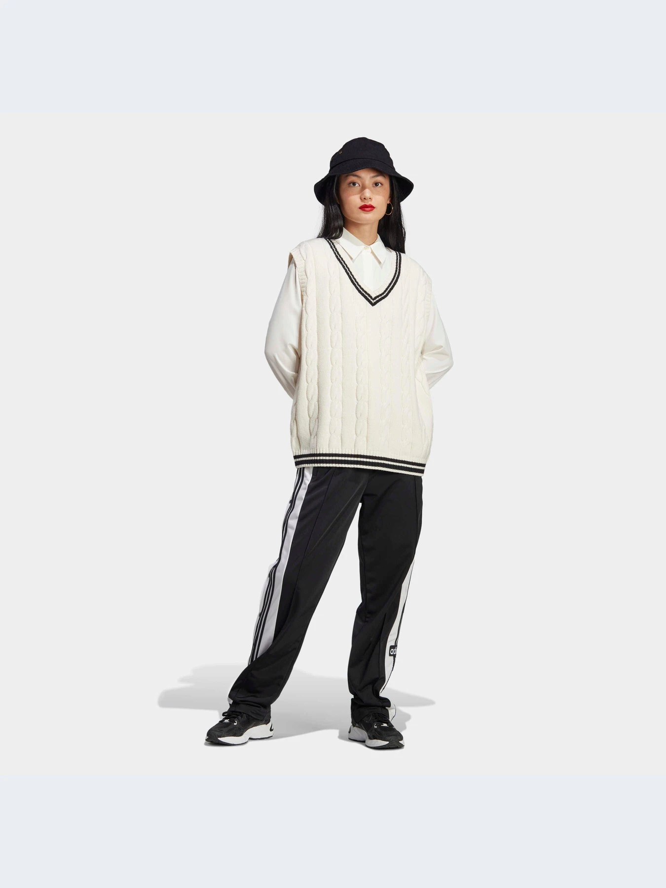 Брюки Adidas Adicolor модель GN2807 Брюки Adidas Adicolor модель GN2807 Фото