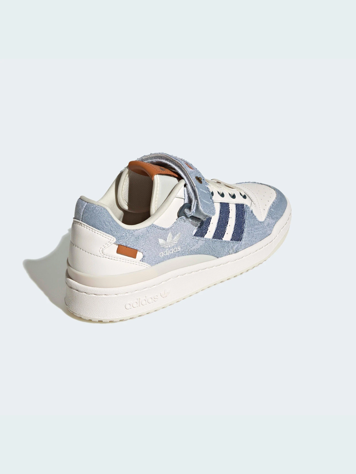 Кроссовки Adidas Forum модель HQ6334 Кроссовки Adidas Forum модель HQ6334 Фото