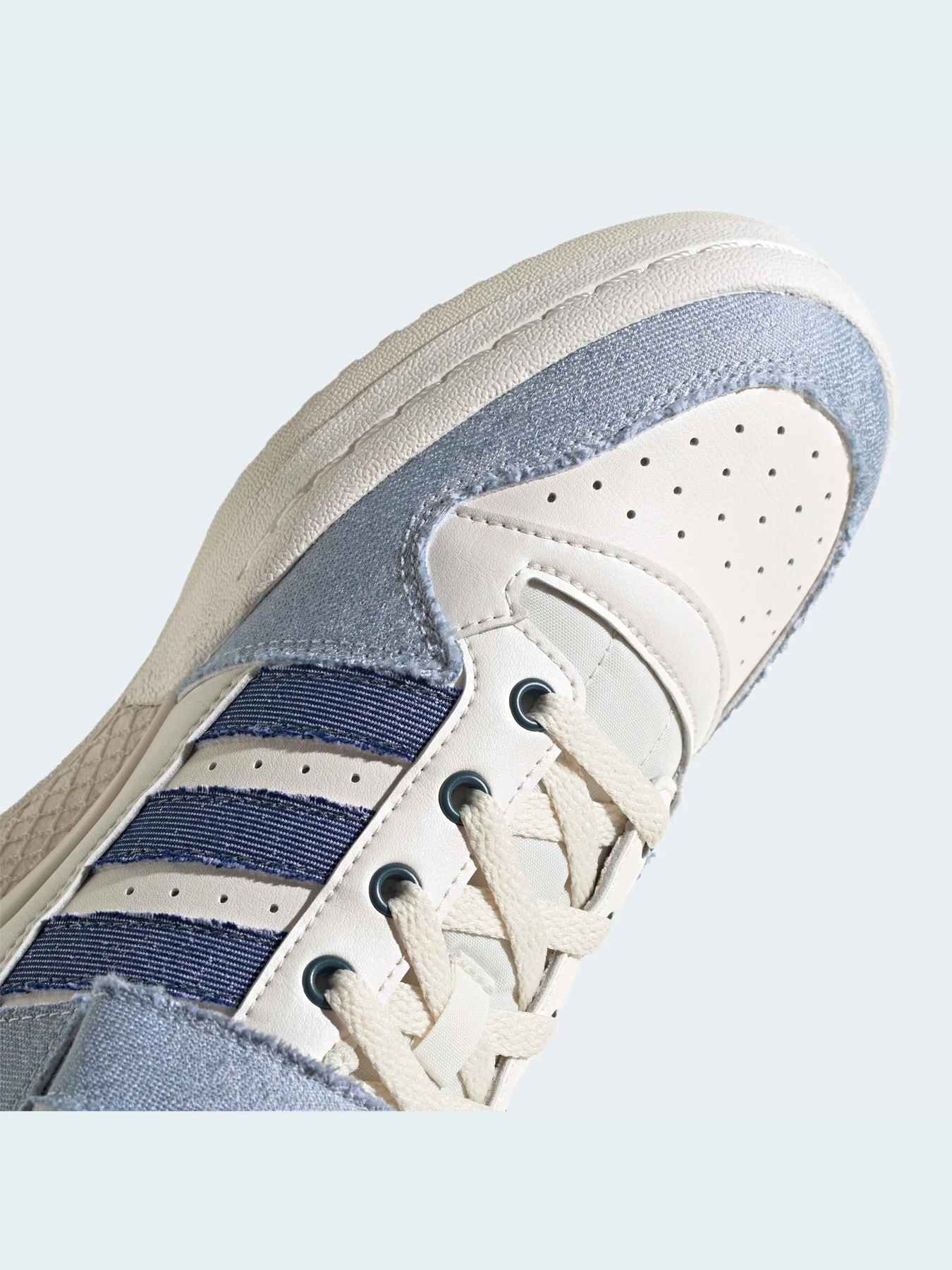 Кроссовки Adidas Forum модель HQ6334 Кроссовки Adidas Forum модель HQ6334 Фото