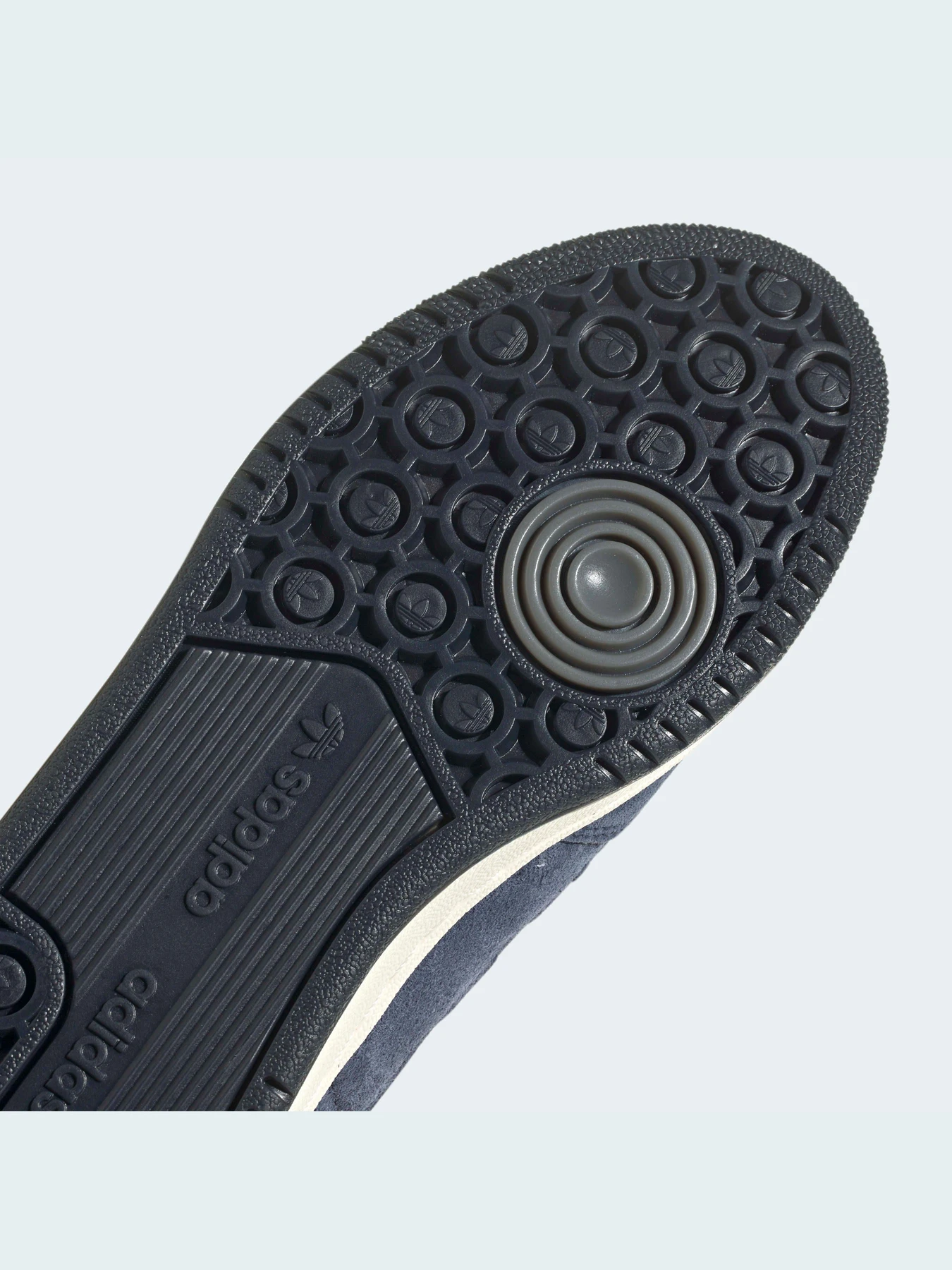 Кросівки Adidas модель FZ5992 Кросівки Adidas модель FZ5992 Фото