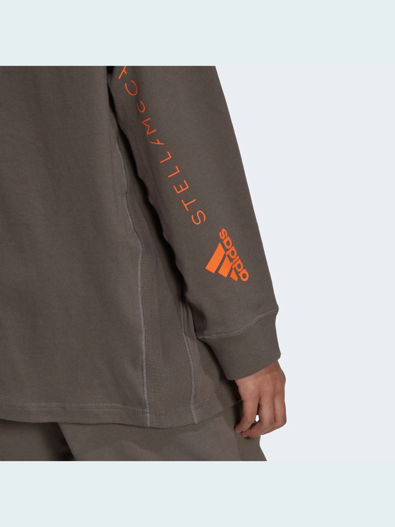 Худи и свитшоты Adidas модель IB5897 Худи и свитшоты Adidas модель IB5897 Фото