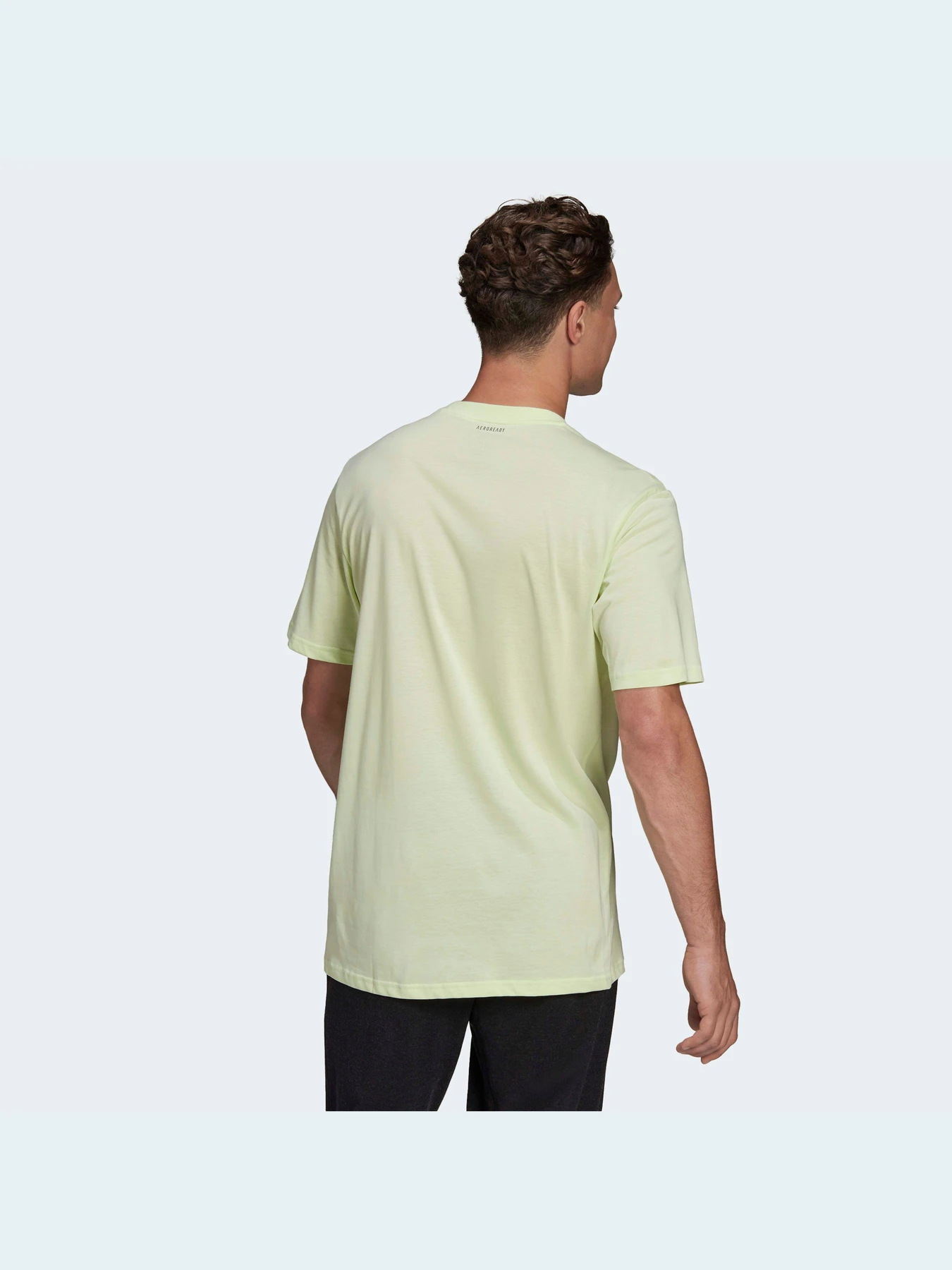Футболки і поло Adidas Graphics модель HA4067 Футболки і поло Adidas Graphics модель HA4067 Фото